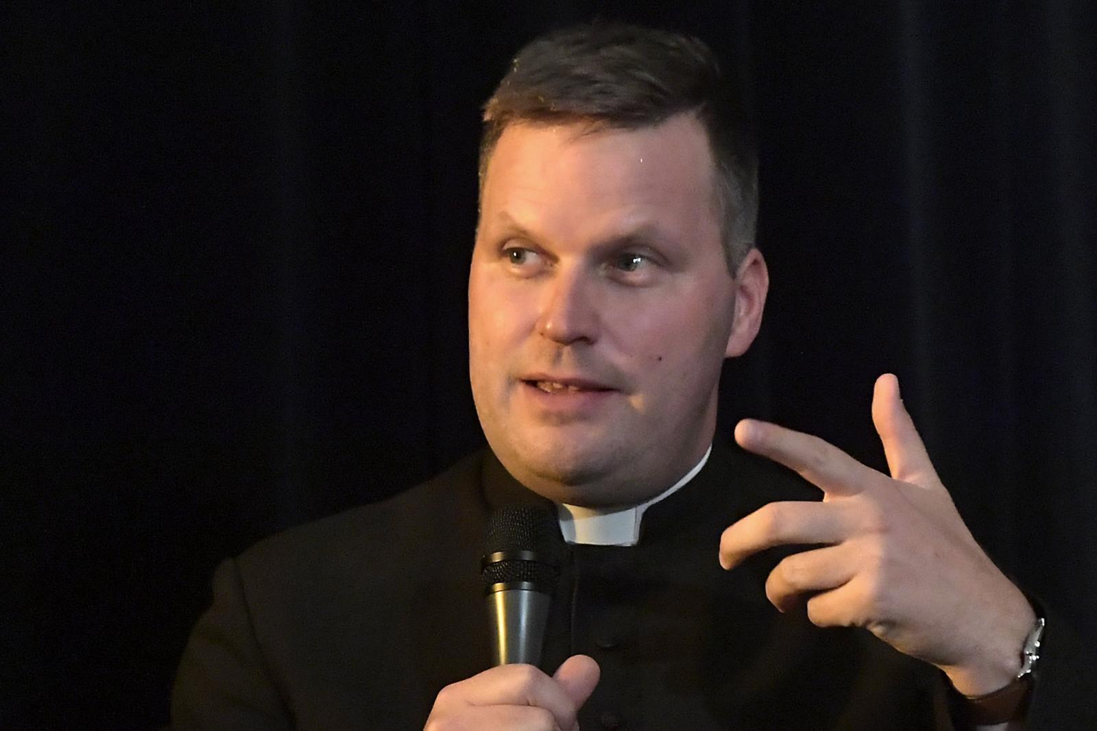 Bese Gergő interjút adott a Partizánnak, volt főnöke kezdeményezi a laicizálását