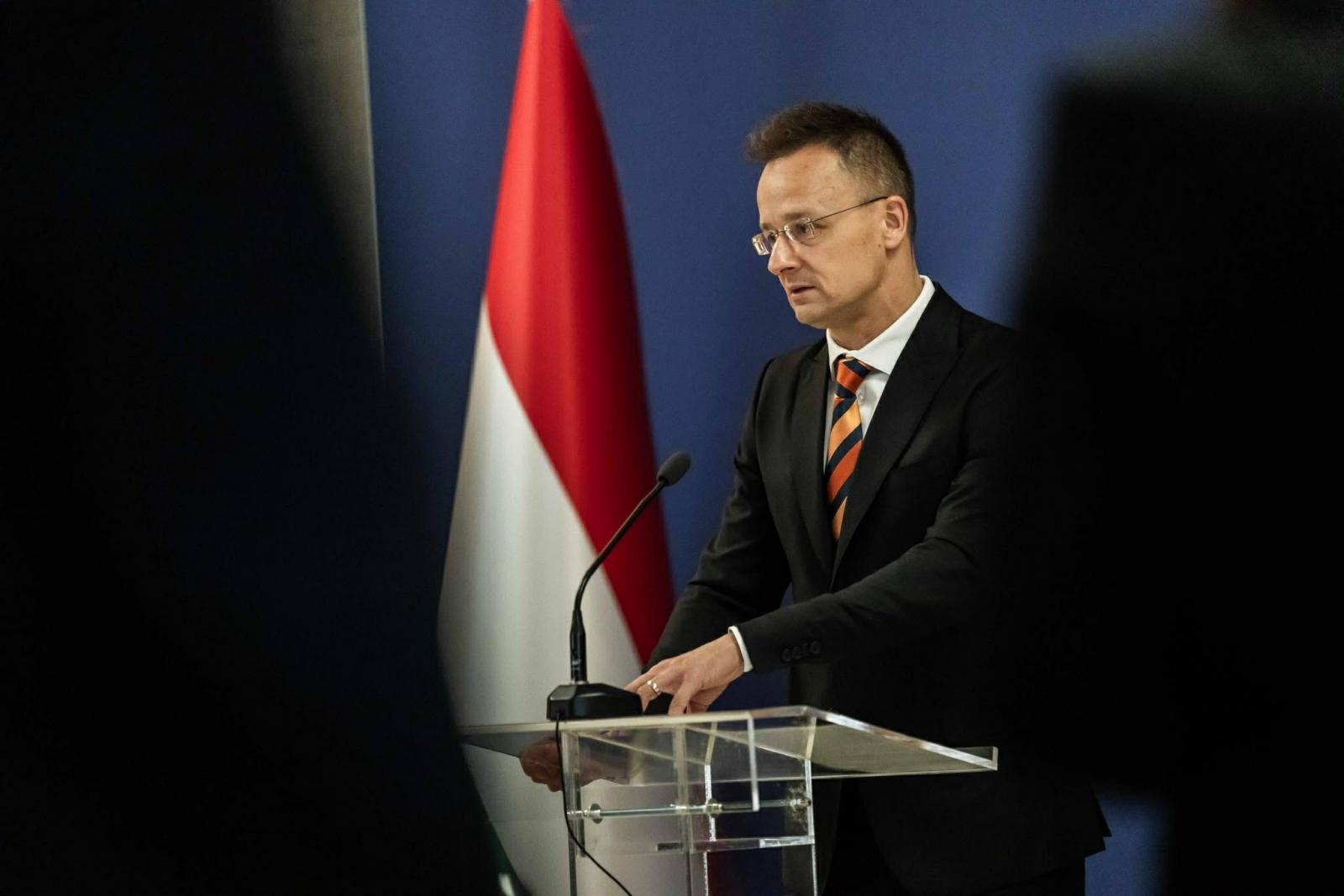 Szijjártó Péter bekérette az ukrán nagykövetet a kényszersorozások miatt