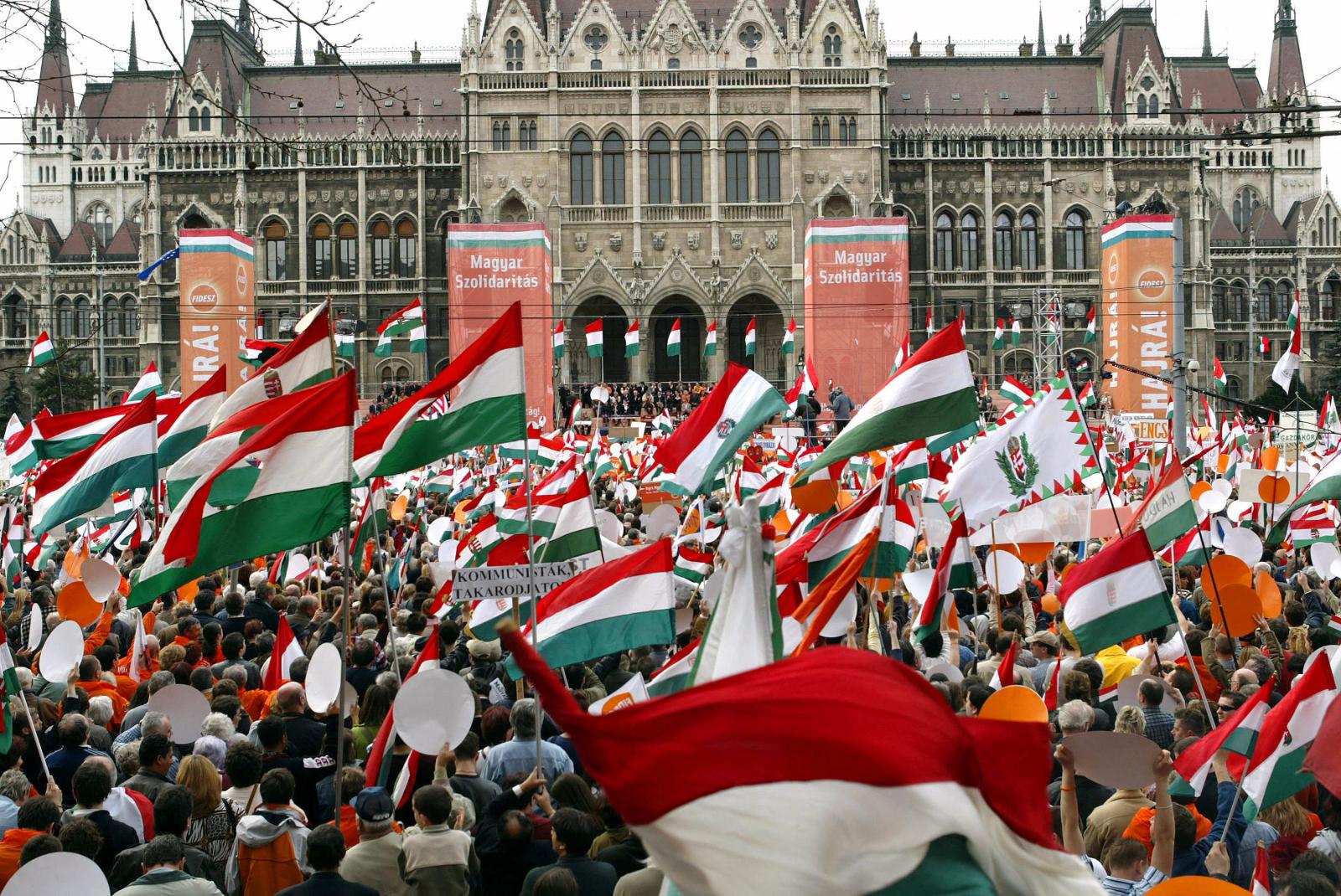 Győzelmi esély lett az ellenzéki agóniából, de a magyar politikai berendezkedés halad a kétpártrendszer felé