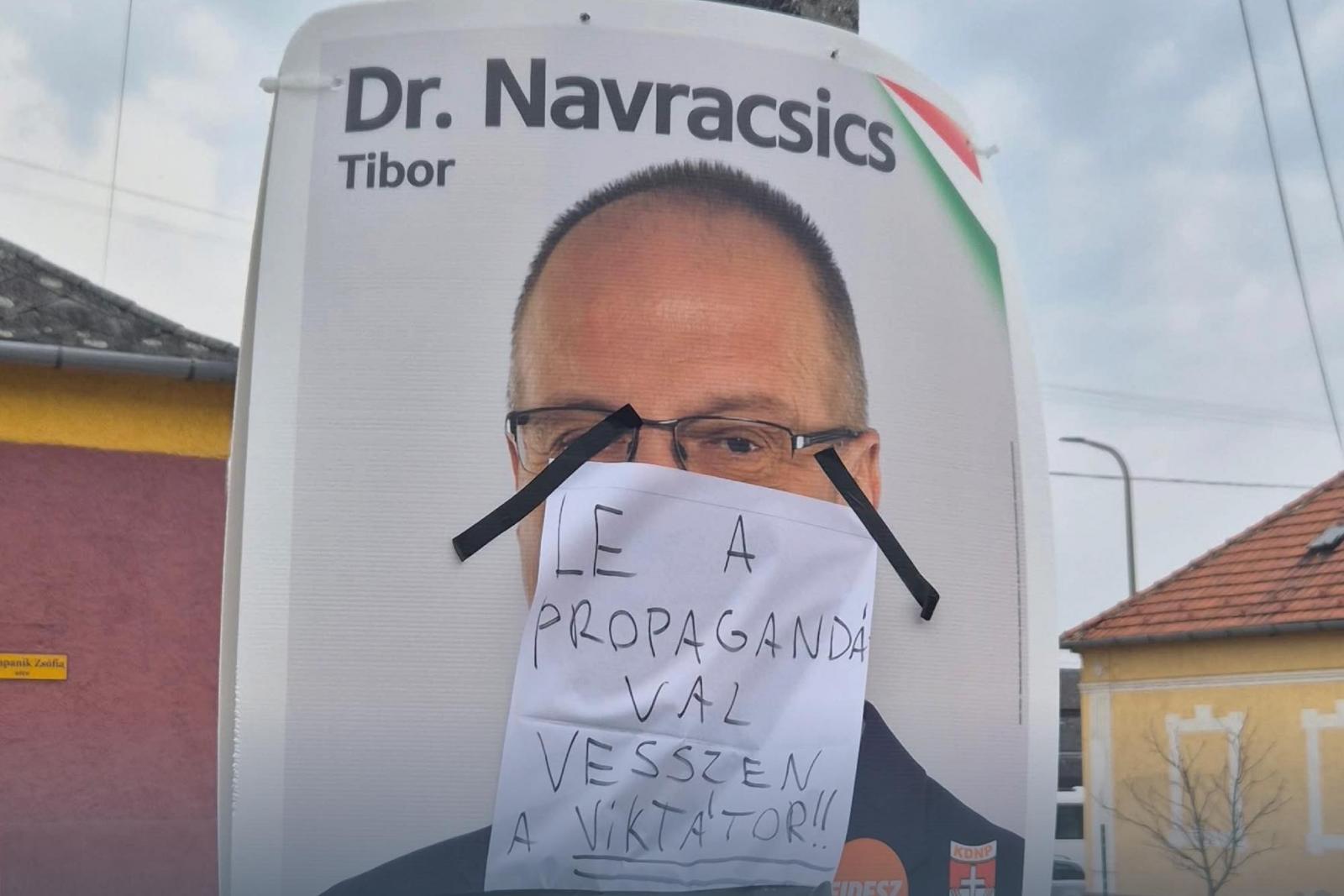 Navracsics Tibor: Tömeges plakátrongálás történt Sümegen