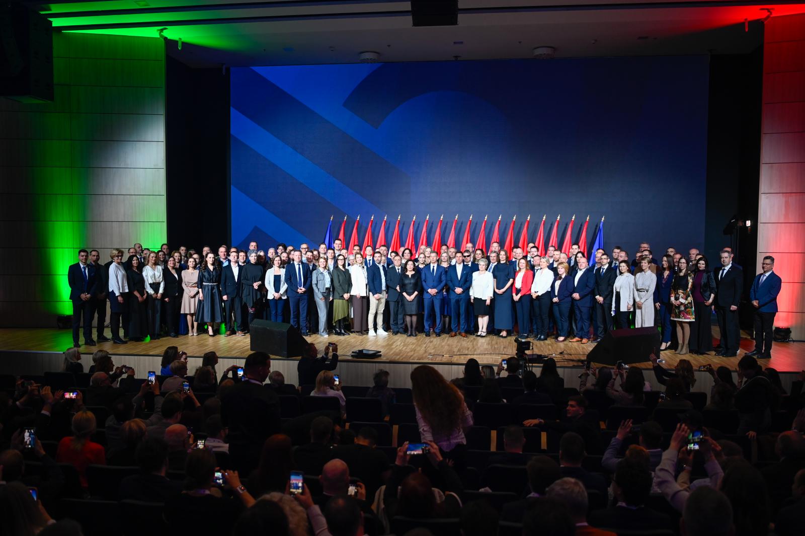 Magyar Péter nyilvánosságra hozta, ki áll a Tisza Párt országos listájának az első öt helyén