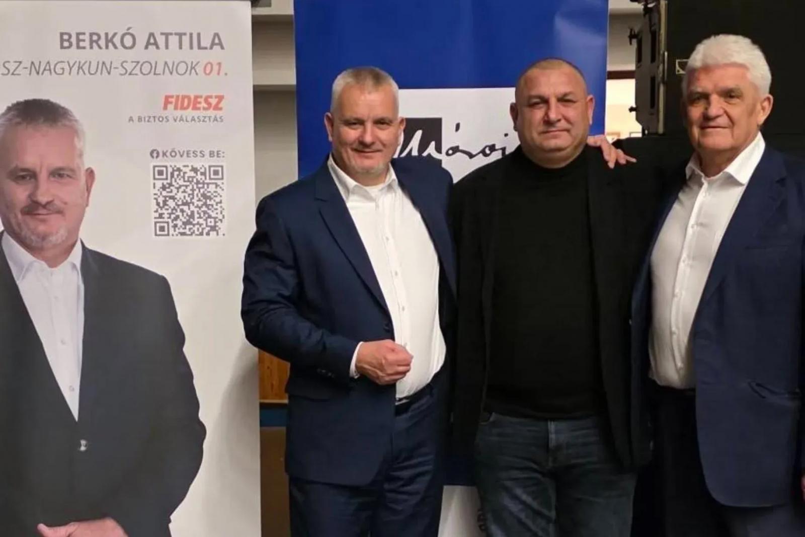 Marosvásárhelyről szállítottak fiatalokat Szolnokra, hogy a Fidesznek kampányoljanak