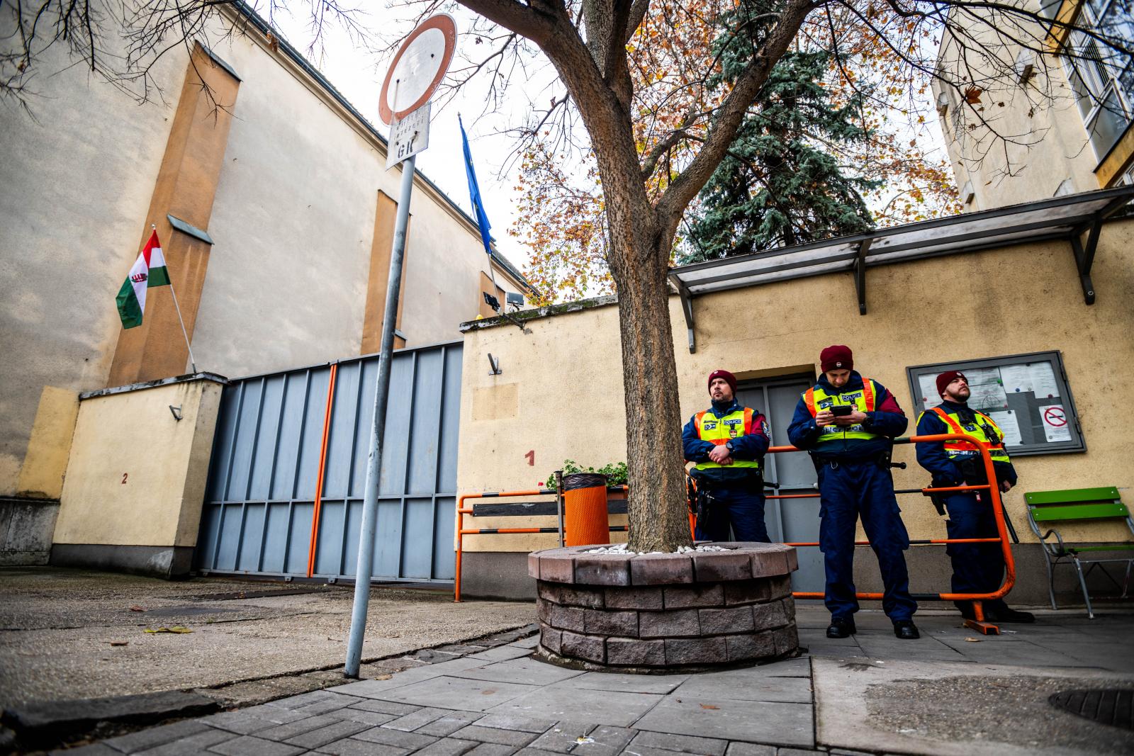 Csoportos létszámleépítéssel elküldték, majd az álláskeresésnél a jelek szerint lerázták a Szőlő utcai javítóintézet dolgozóit