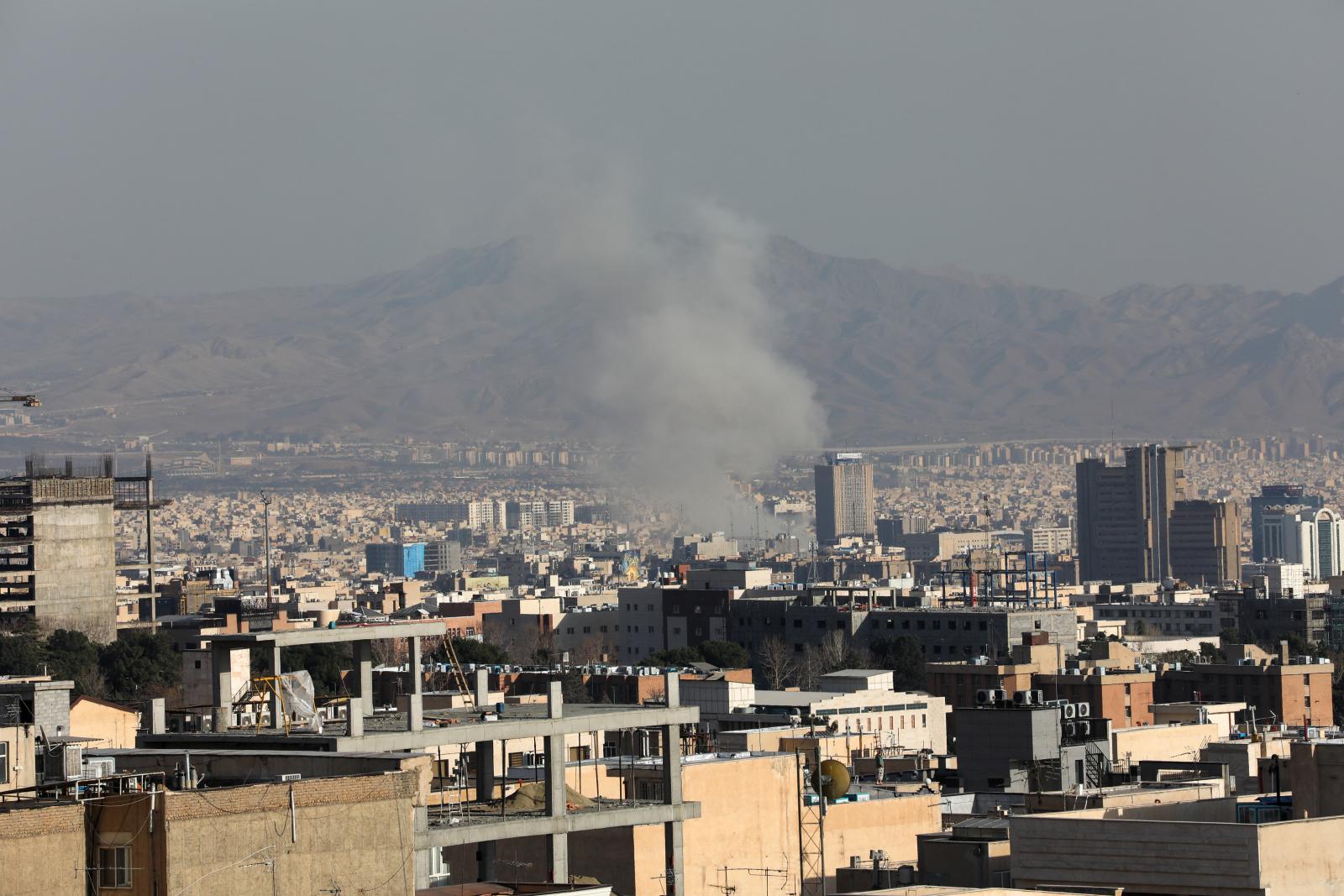 Az Egyesült Államok közölte, már csaknem kétezer célpontot találtak el Iránban, Libanonban izraeli csapás érhetett egy lakóházat