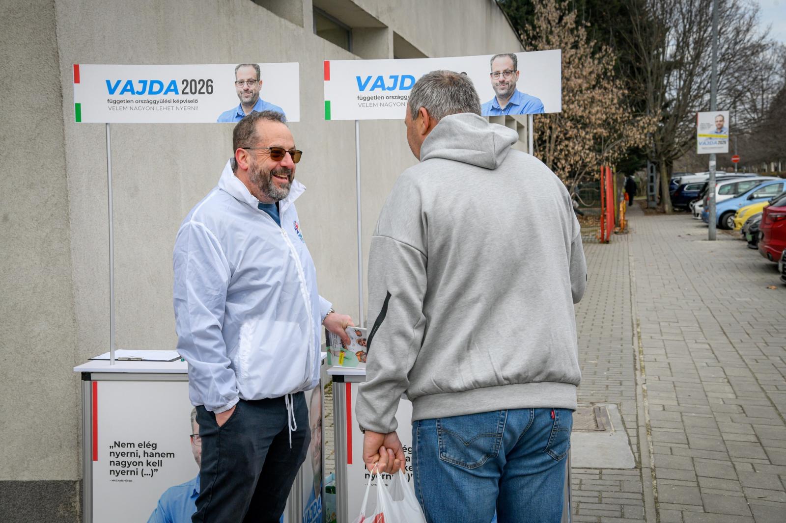 Döntött az NVB, Vajda Zoltán ezentúl is kampányolhat Magyar Péter-idézettel