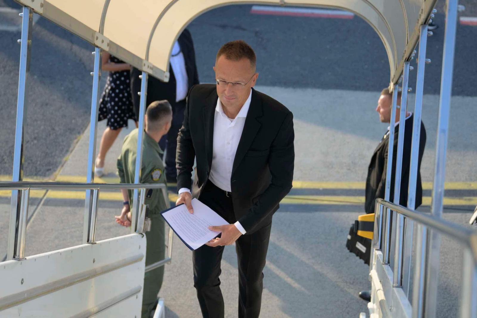 Kreml: Szijjártó Péter az olajszállításokról is egyeztetni fog Vlagyimir Putyinnal