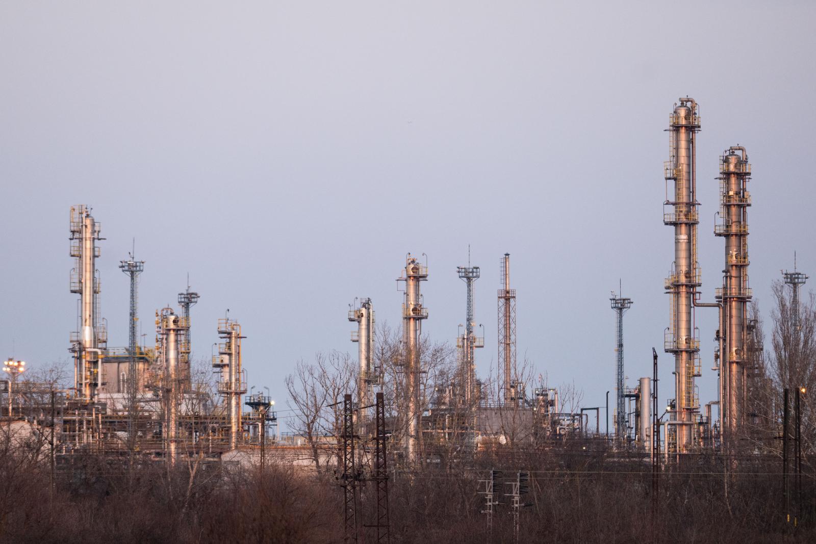 Pakson és Százhalombattán is tilos a drónozás