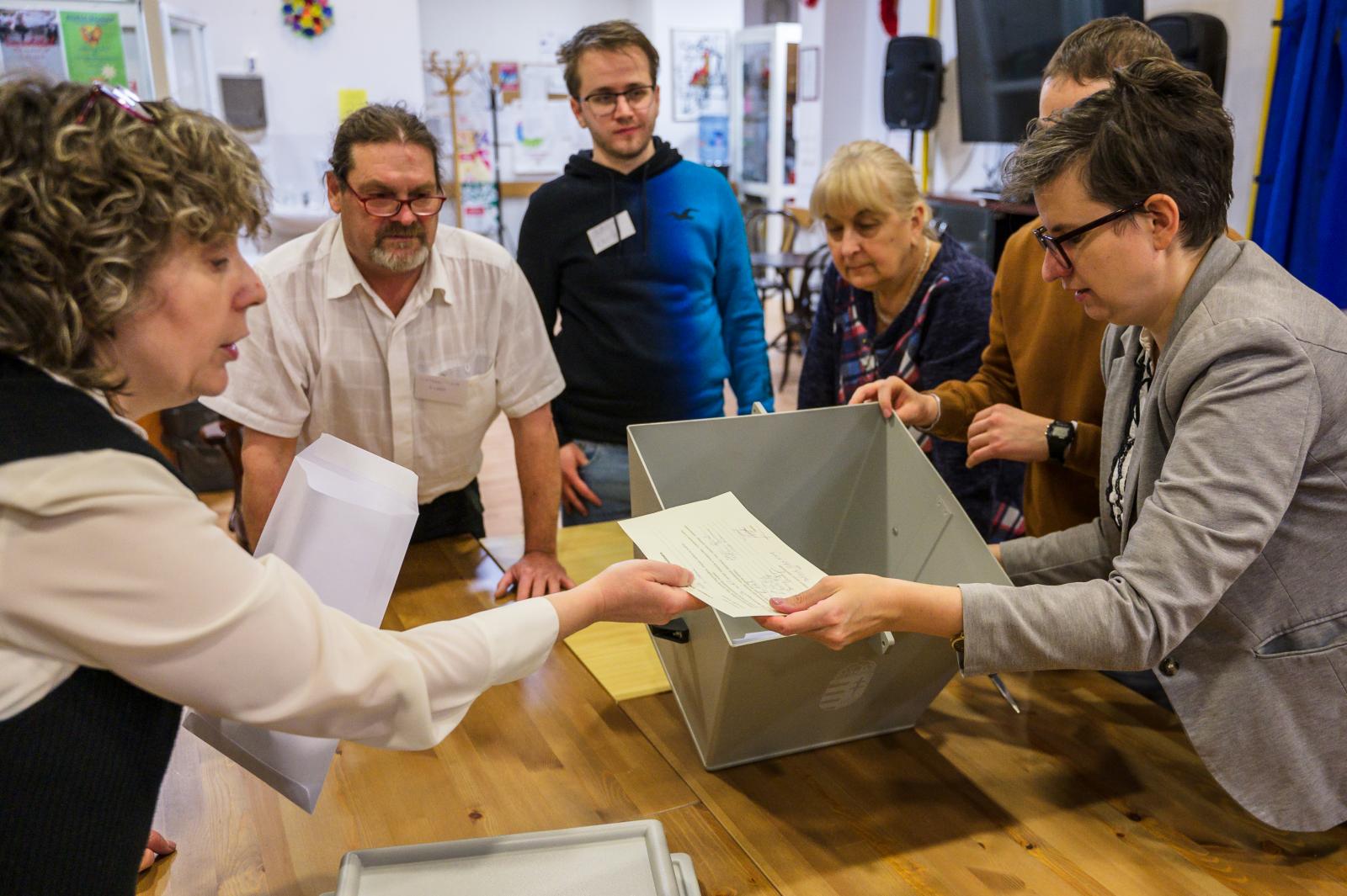 A Nemzeti Választási Iroda elnöke szerint jó és megbízható a levélszavazás intézménye