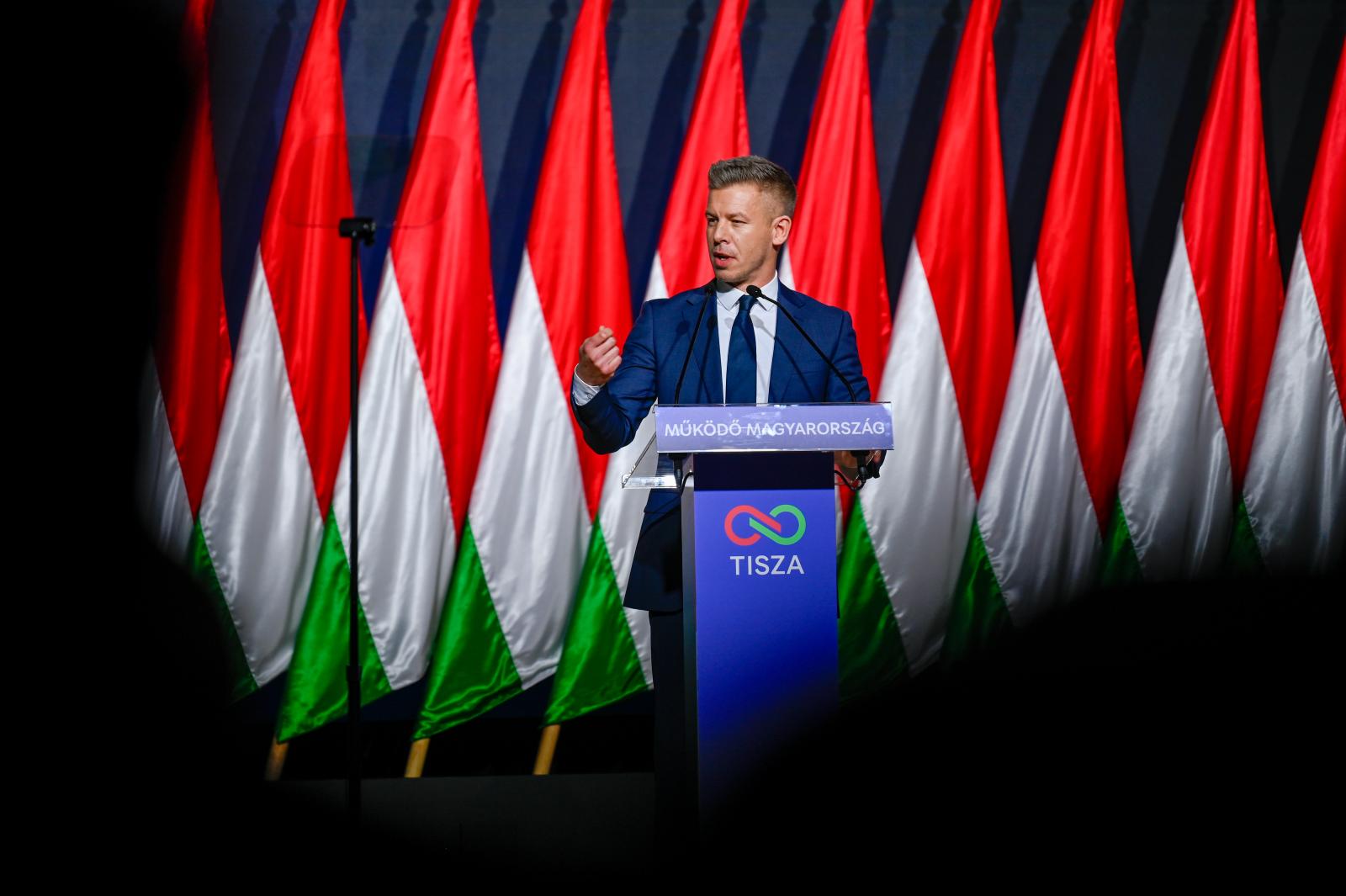 Tarol a Tisza Párt a fiatalok között, ha csak a diplomások szavaznának, kétharmaddal nyerne