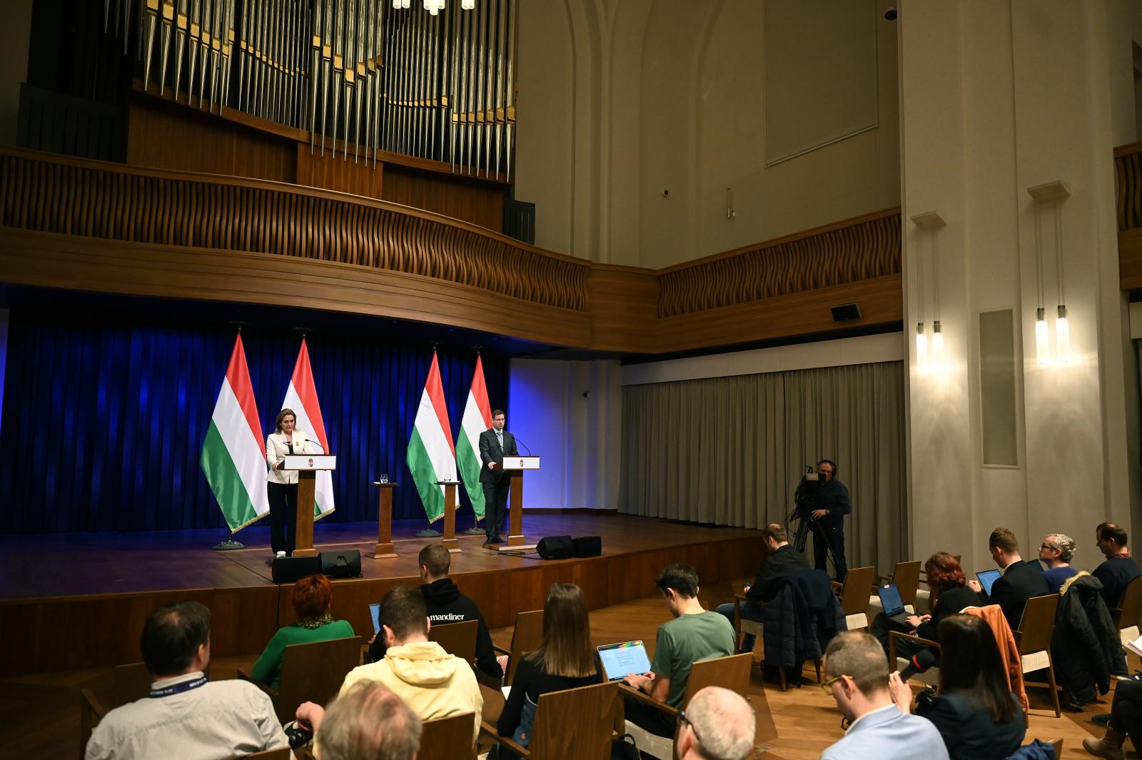 Gulyás Gergely és a 27 milliárd forintos kérdés – Kormányinfó percről percre