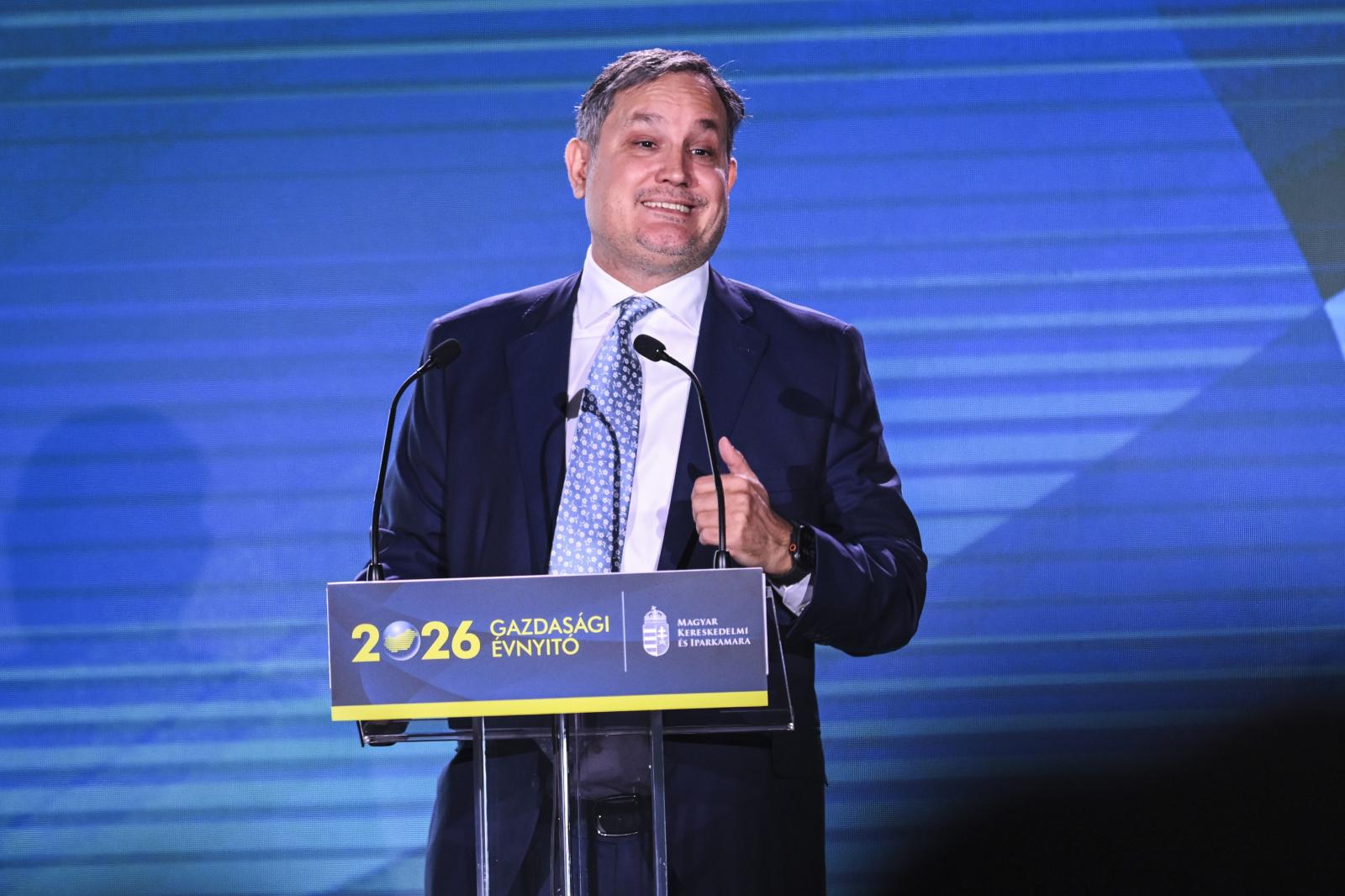 Rekordhiány az államkasszában, hitelből osztogattak