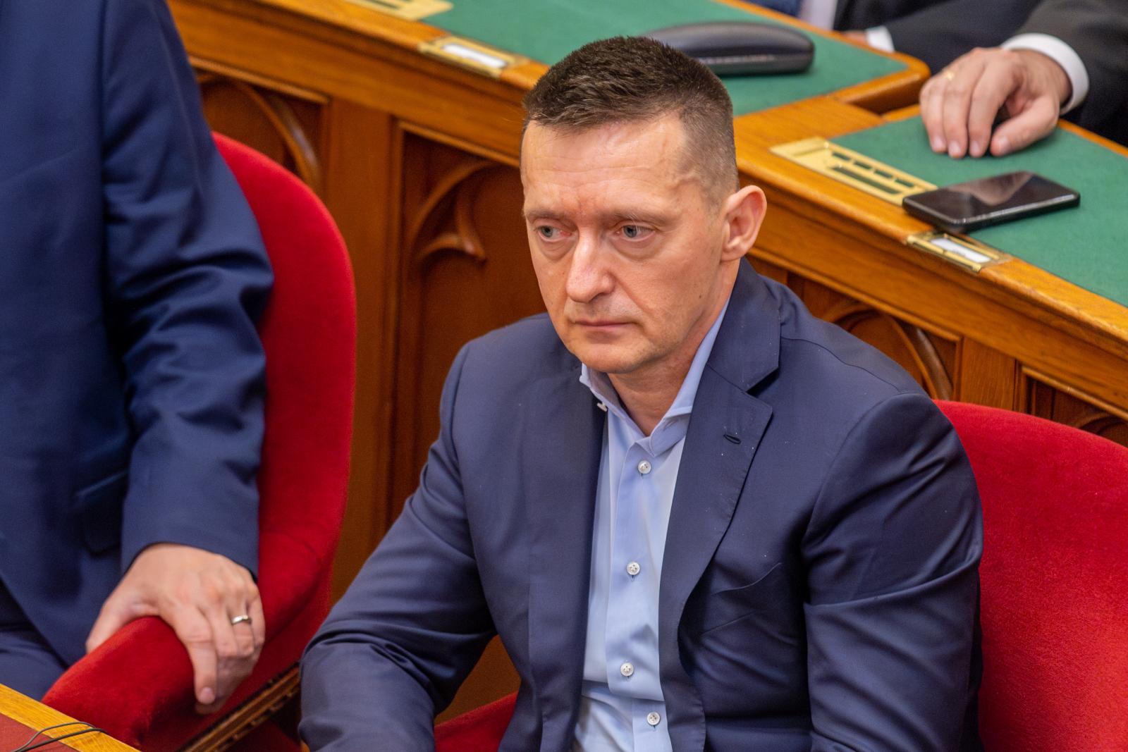 Iratcsipeszekkel is akadályozta Rogán Antal tárcája, hogy a 444 belenézzen a közérdekű adatigényléssel kikért dokumentumokba