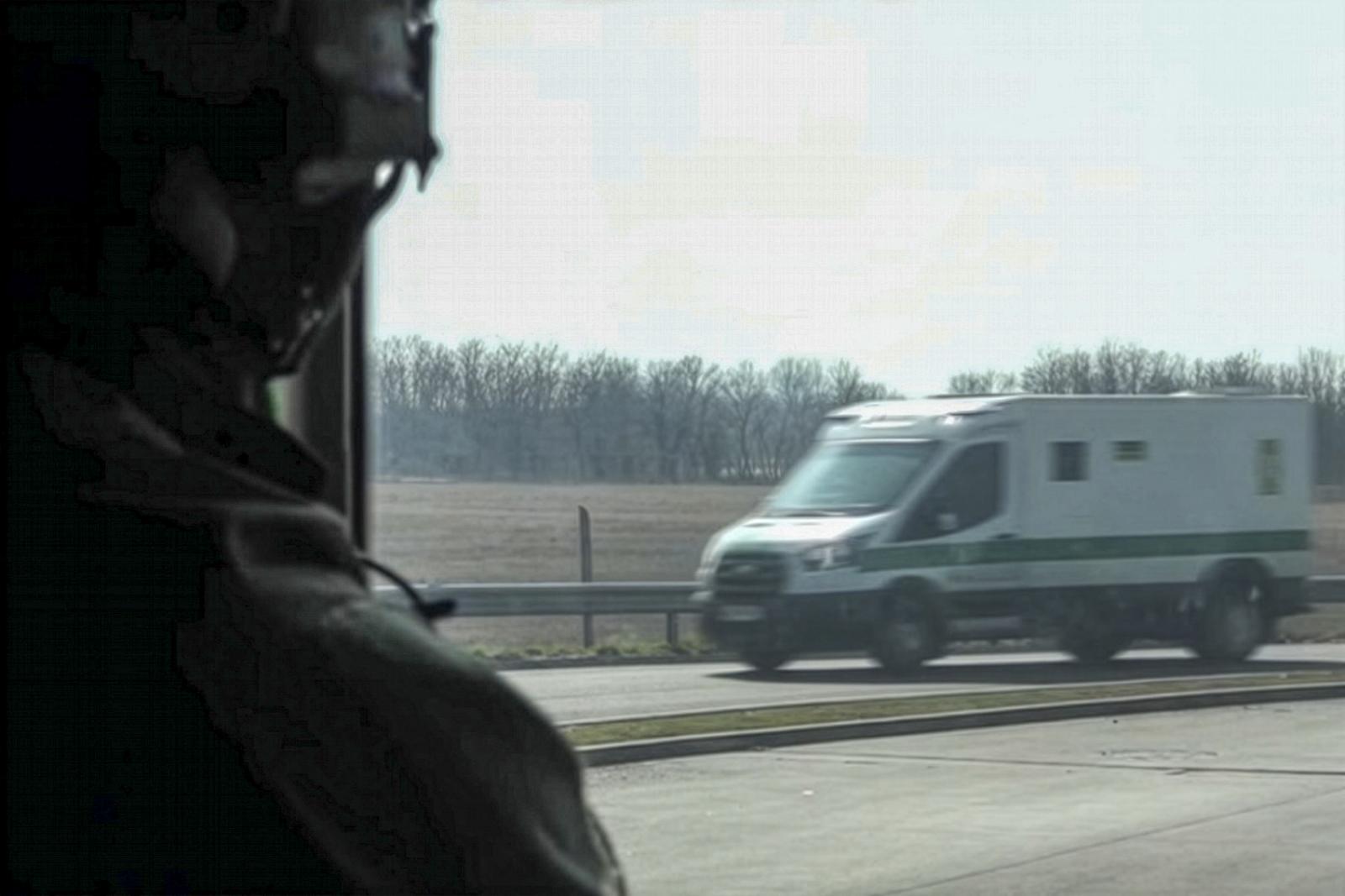 Videót és fotókat tett közzé az Orbán-kormány az ukrán pénzszállítók elfogásáról és a lefoglalt pénzről