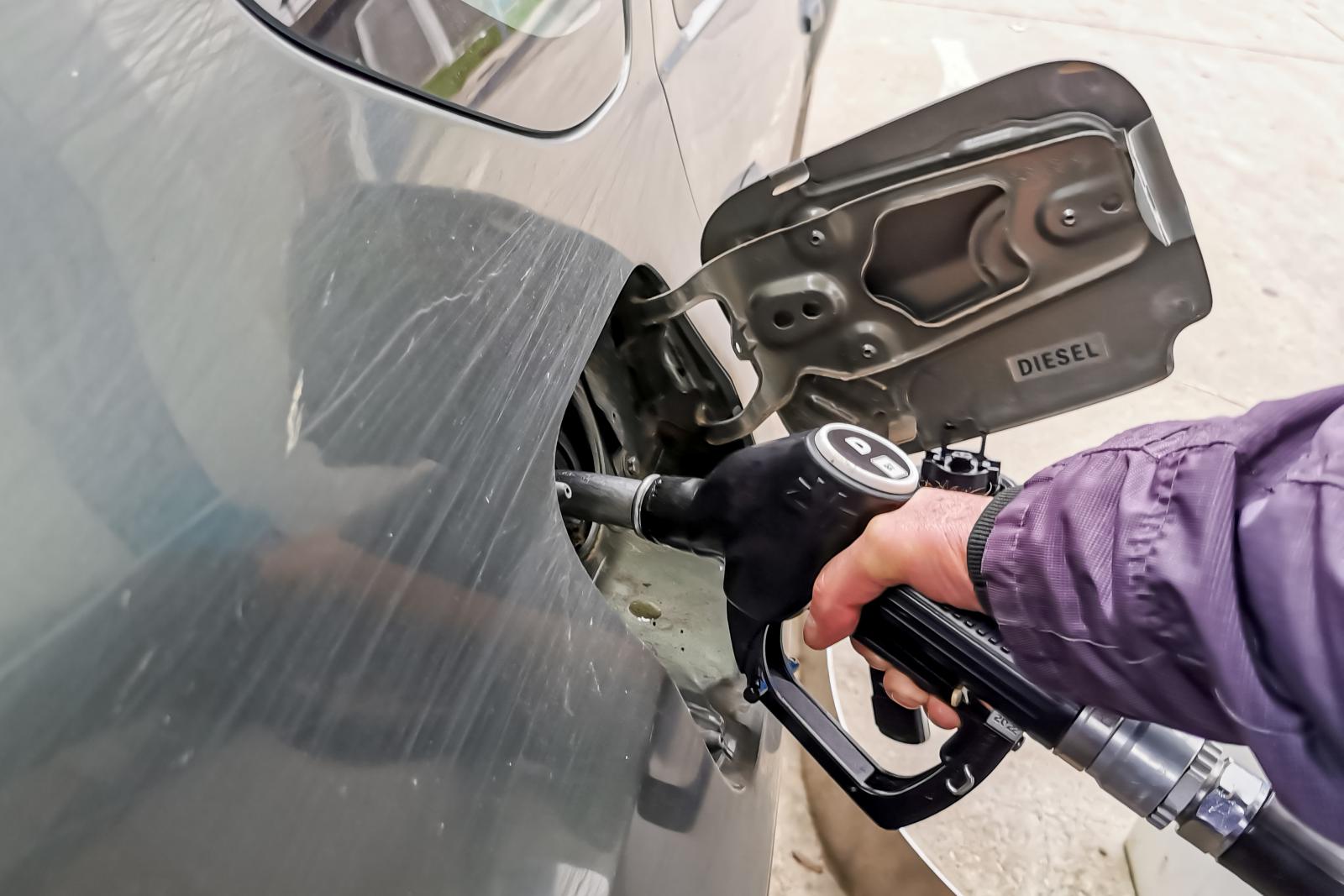 „Ha az Orbán-kormány marad, az ezer forintos benzinár is elképzelhető”