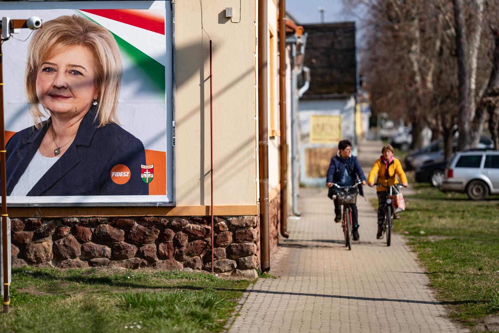 Kis magyar turbinabuhera: fideszes jelölt rázza az áramot