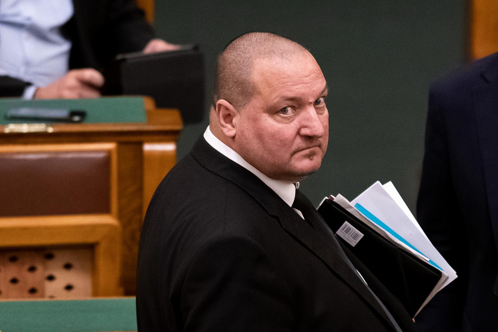 Hadházy Ákos: Németh Szilárd lánya konzul lett Kuala Lumpurban