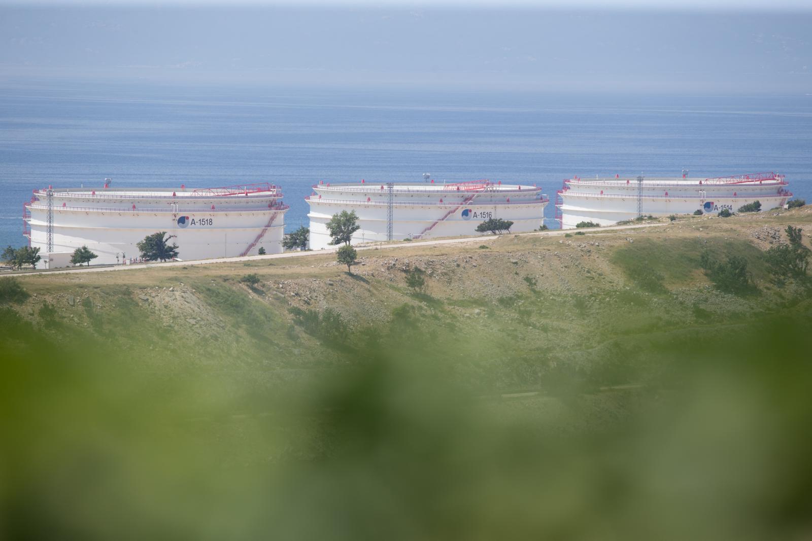 Létezik egyáltalán az az orosz hajó, amely kőolajat szállít Magyarországnak?