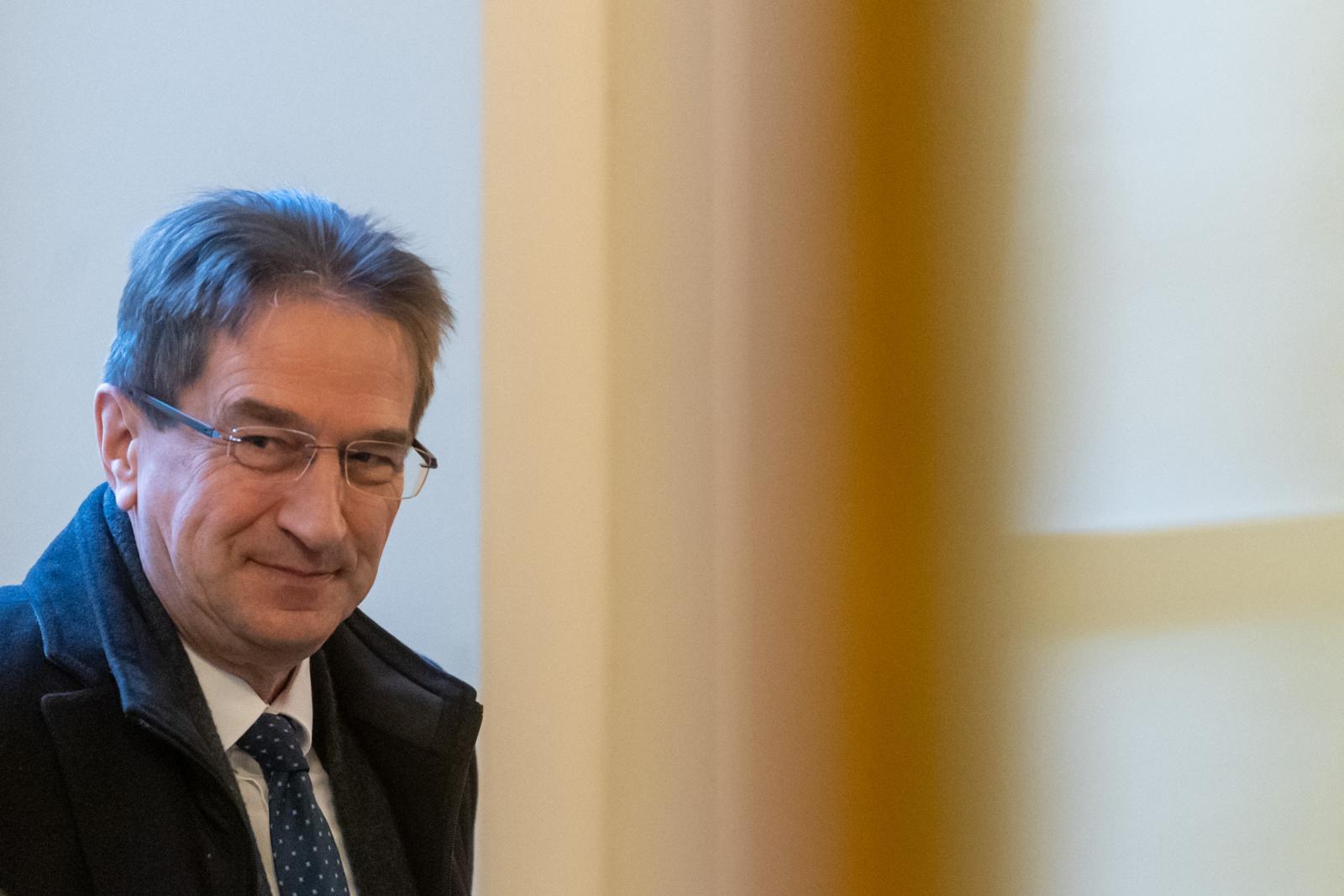 Hadházy Ákos: Konzul lett Völner Pál énekesnő végzettségű lányából is