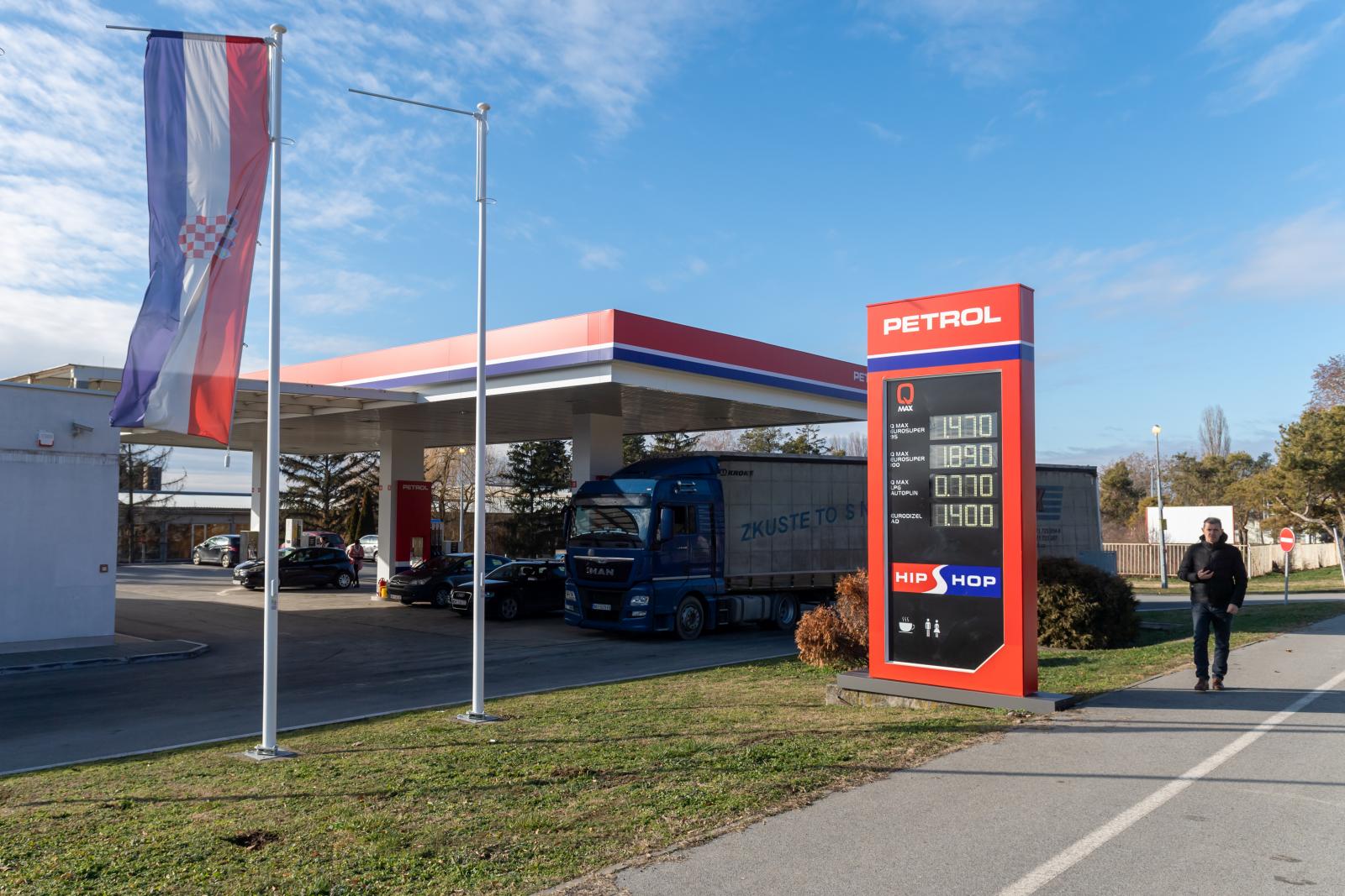 Benzinárstop bevezetéséről döntött a horvát kormány