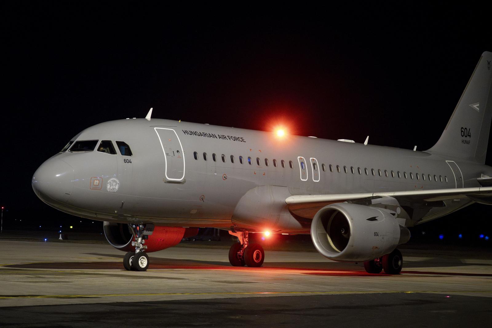 Már csaknem ezer embert hoztak Magyarországra a mentesítő járatokkal a Közel-Keletről