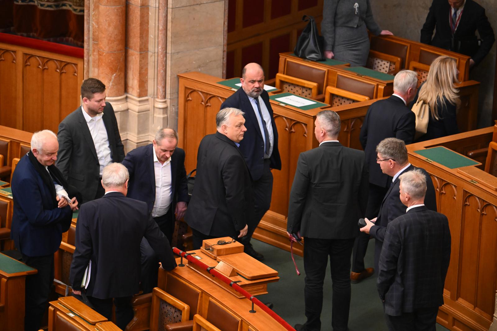 Az Orbán-kormány rendeletbe írta, hogy Ukrajna még két hónapig biztosan nem kapja vissza a 27 milliárd forintnyi aranyát és pénzét