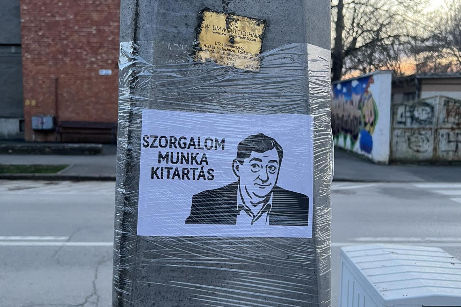 Kiplakátolták Záhonyt Mészáros Lőrinccel, a Fidesz teljesen kiborult