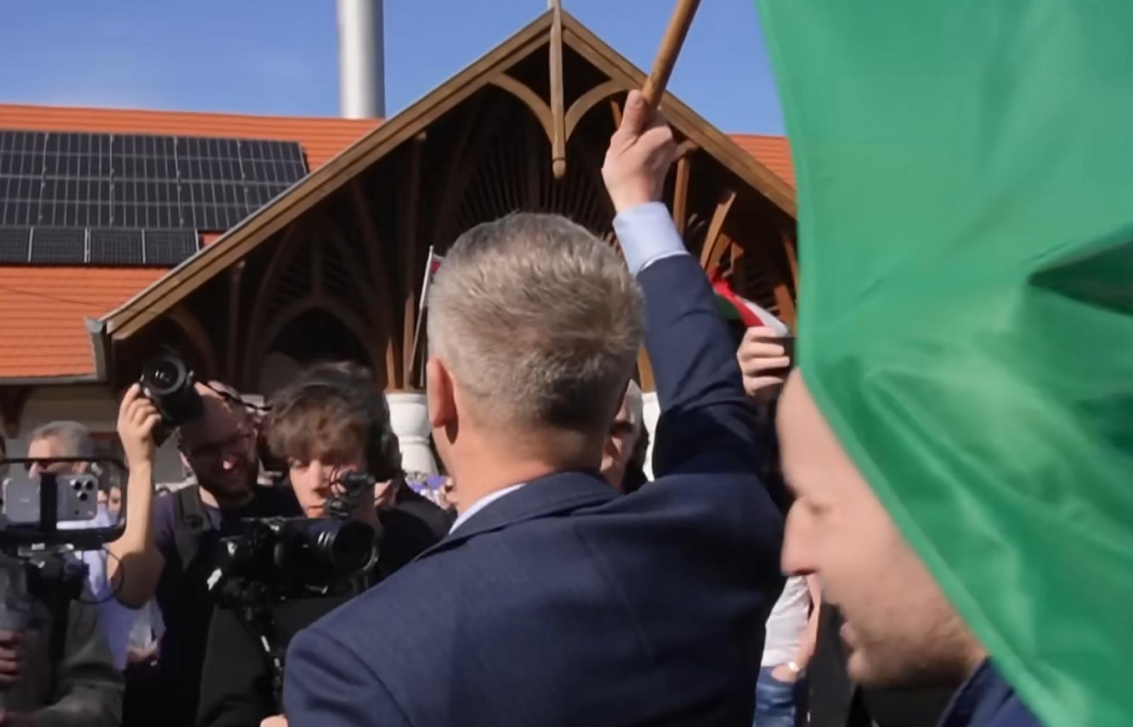 „Orbán Viktor jobban kirabolta az országot, mint a kommunisták”