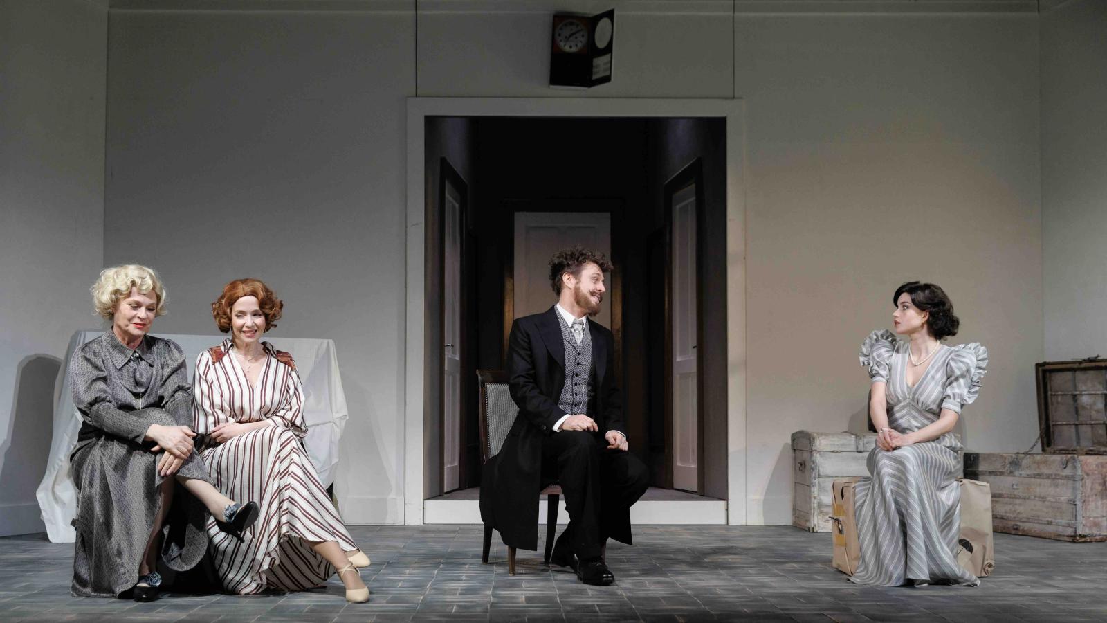 Az előrejutás útvesztői, avagy korrupciós komédia a Vígszínházban