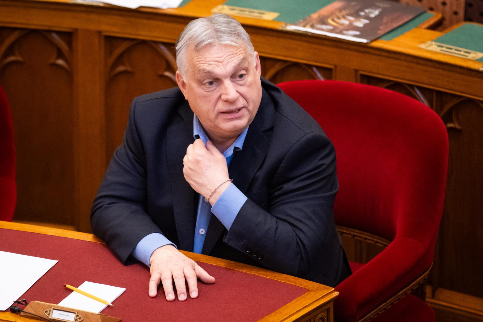 A szakértőink már Kijevben – közölte Orbán Viktor, aki szerint abszurd, hogy mindenkivel lehet tárgyalni, csak az ukránokkal nem