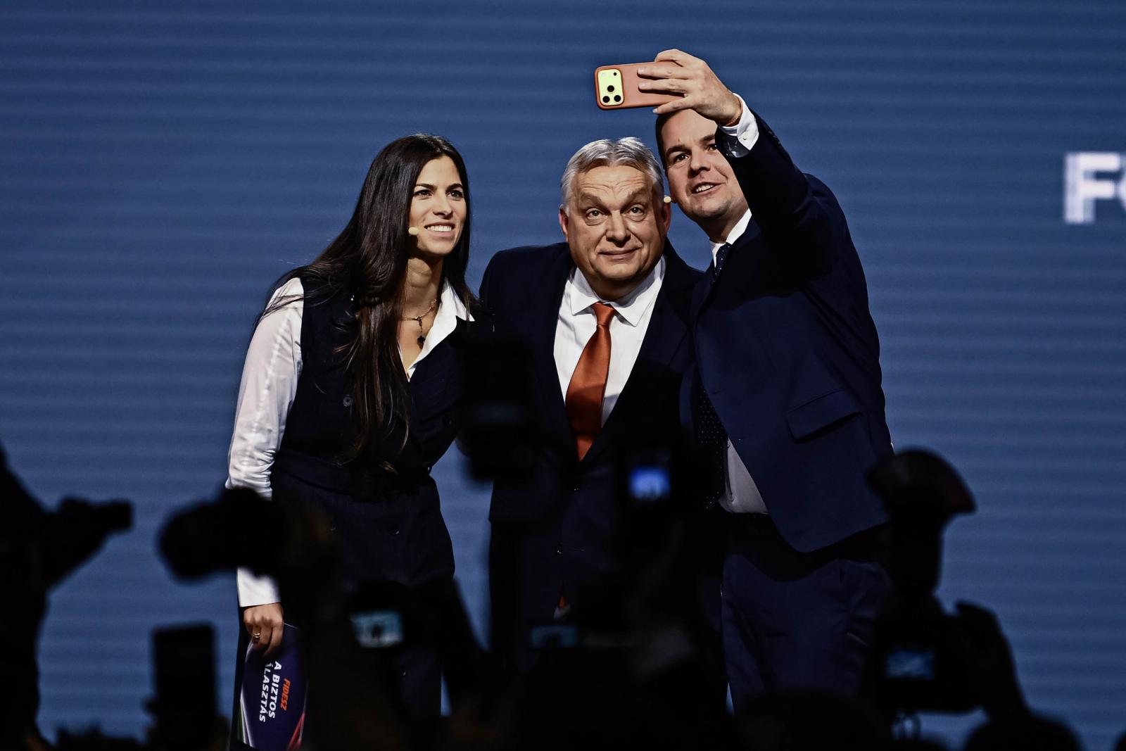 Digitális ostrom a demokrácia ellen: az eddigieknél is brutálisabb lejárató kampányra készül a Fidesz a mesterséges intelligenciával