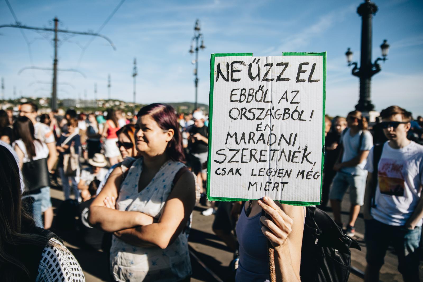 „Az lenne jó, ha leváltanánk a Fideszt” – Ha szavazni egyáltalán visszatérnek, utána is inkább külföldön maradnak a kivándorolt magyarok