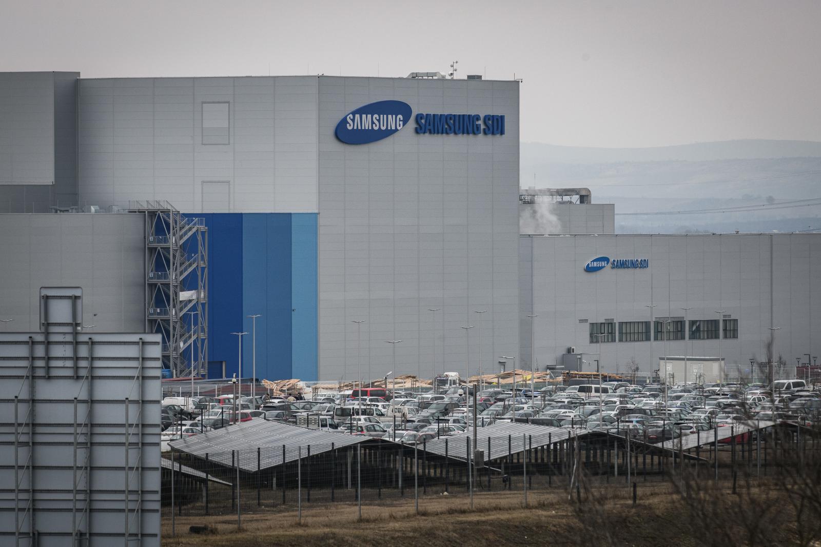 21 Kutatóközpont: Még a fideszesek többsége is felfüggesztette volna a gödi Samsung-gyár működését