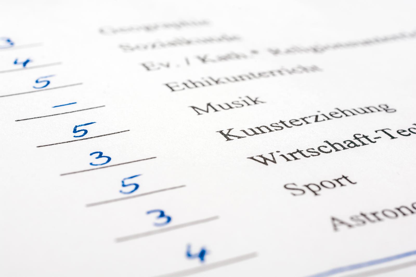 Papp Sándor Zsigmond: Gondolkodjunk fenékkel