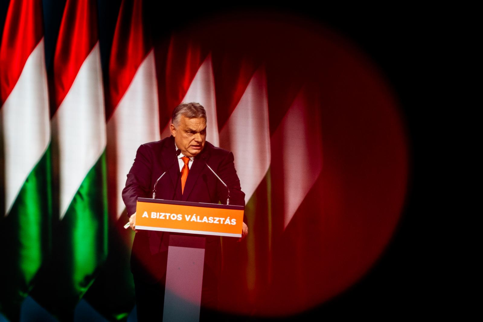 Egy belső fideszes mérés szerint a Tisza Párt 45 százalék körül, a Fidesz 39-40 százalékon áll, Orbán Balázst hátrébb vonták