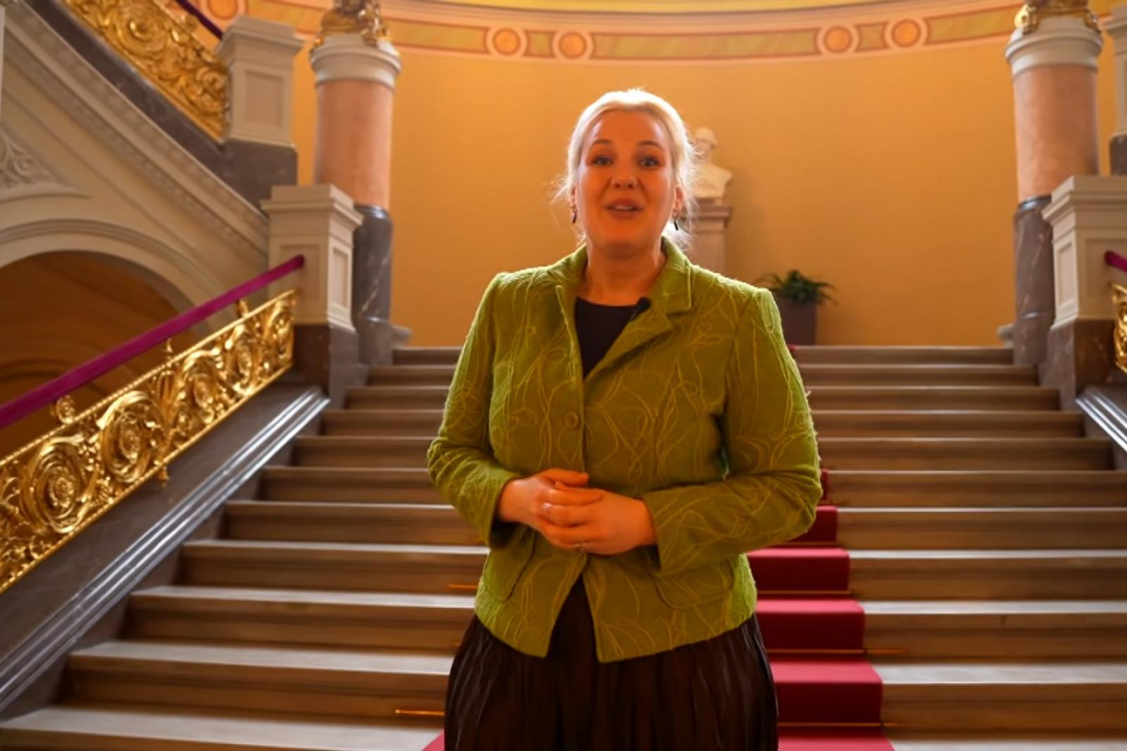 Mennie kellett az ATV-től a riporternek, aki megkérdezte Szijjártó Pétert, hogy bírja a harcot az Európai Unió ellen