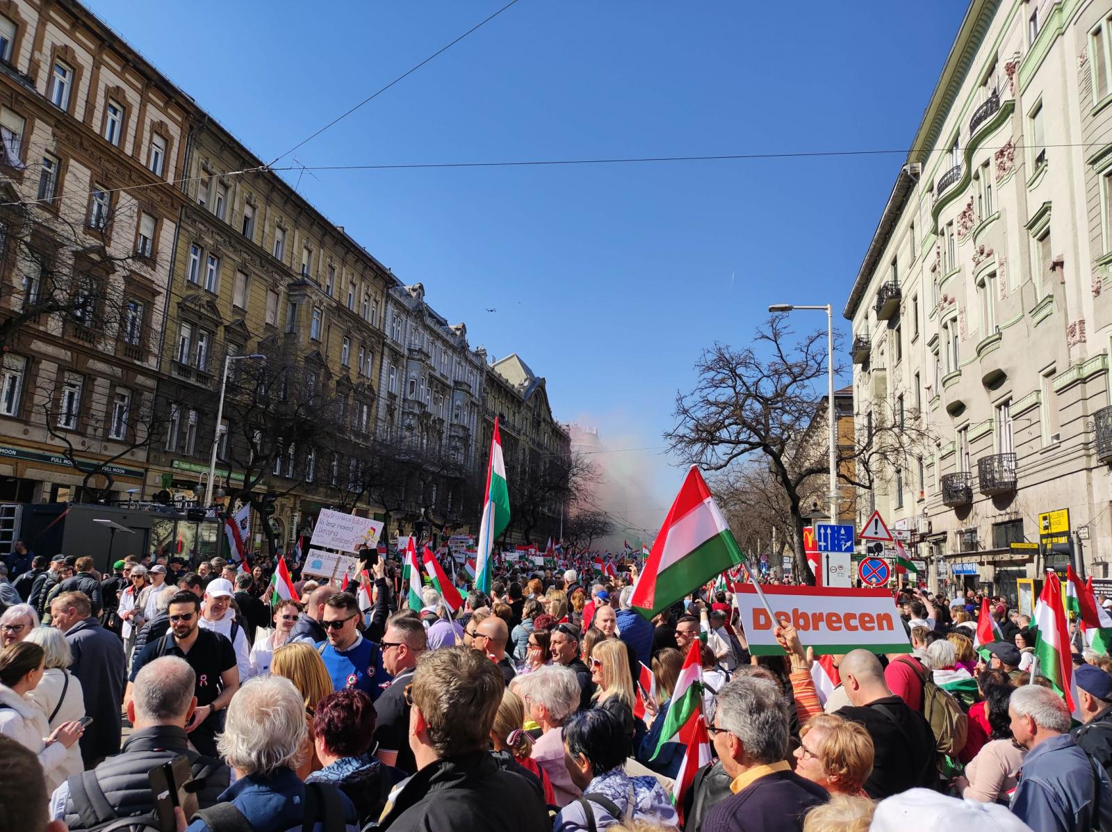 Azt hittük, csak városi legenda, hogy léteznek még huszonéves fideszesek, de nem