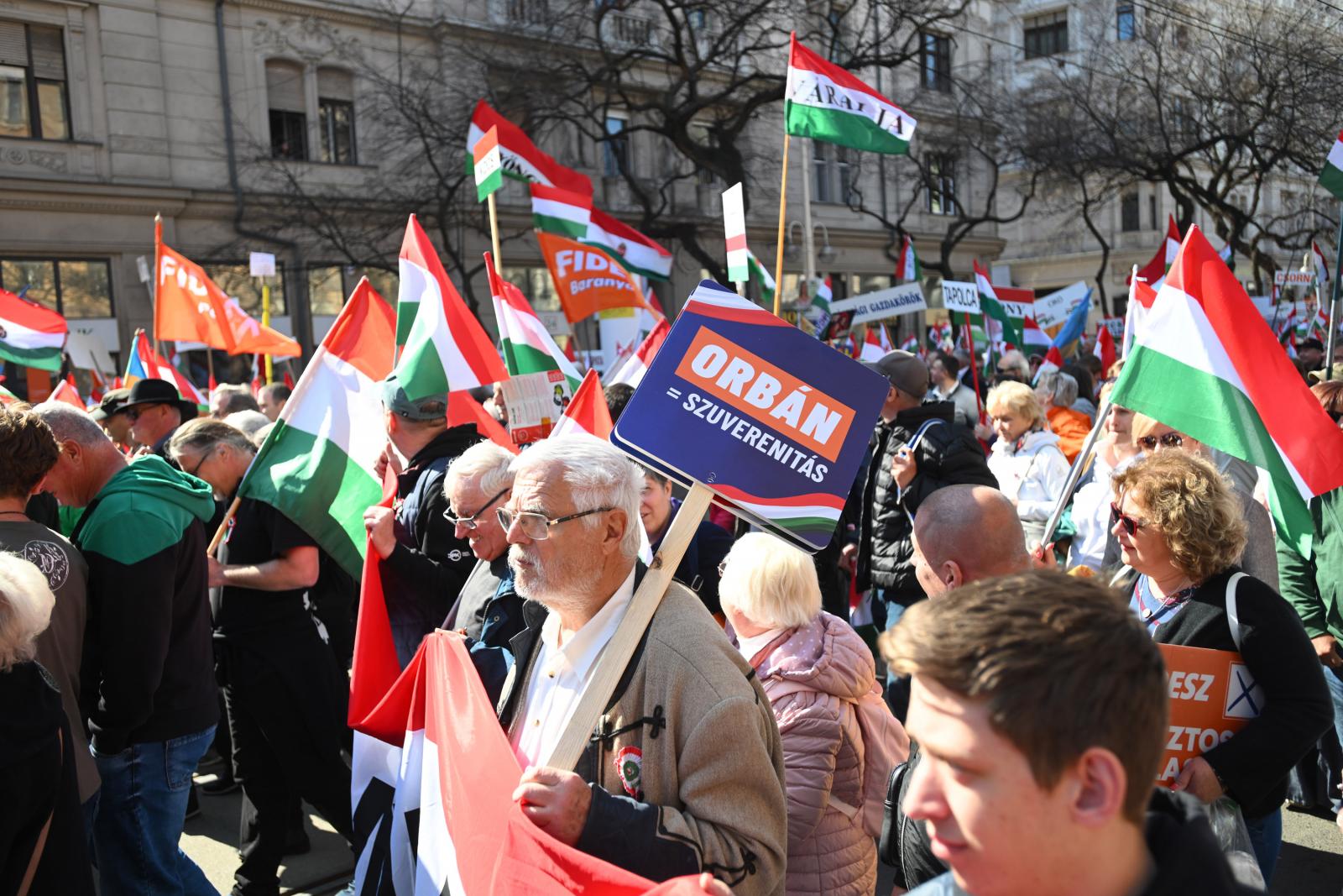 Elkészült a felmérés, még a fideszeseknek is kevesebb mint a fele hiszi el, amit a kedvenc pártjuk állít Szabó Bencéről