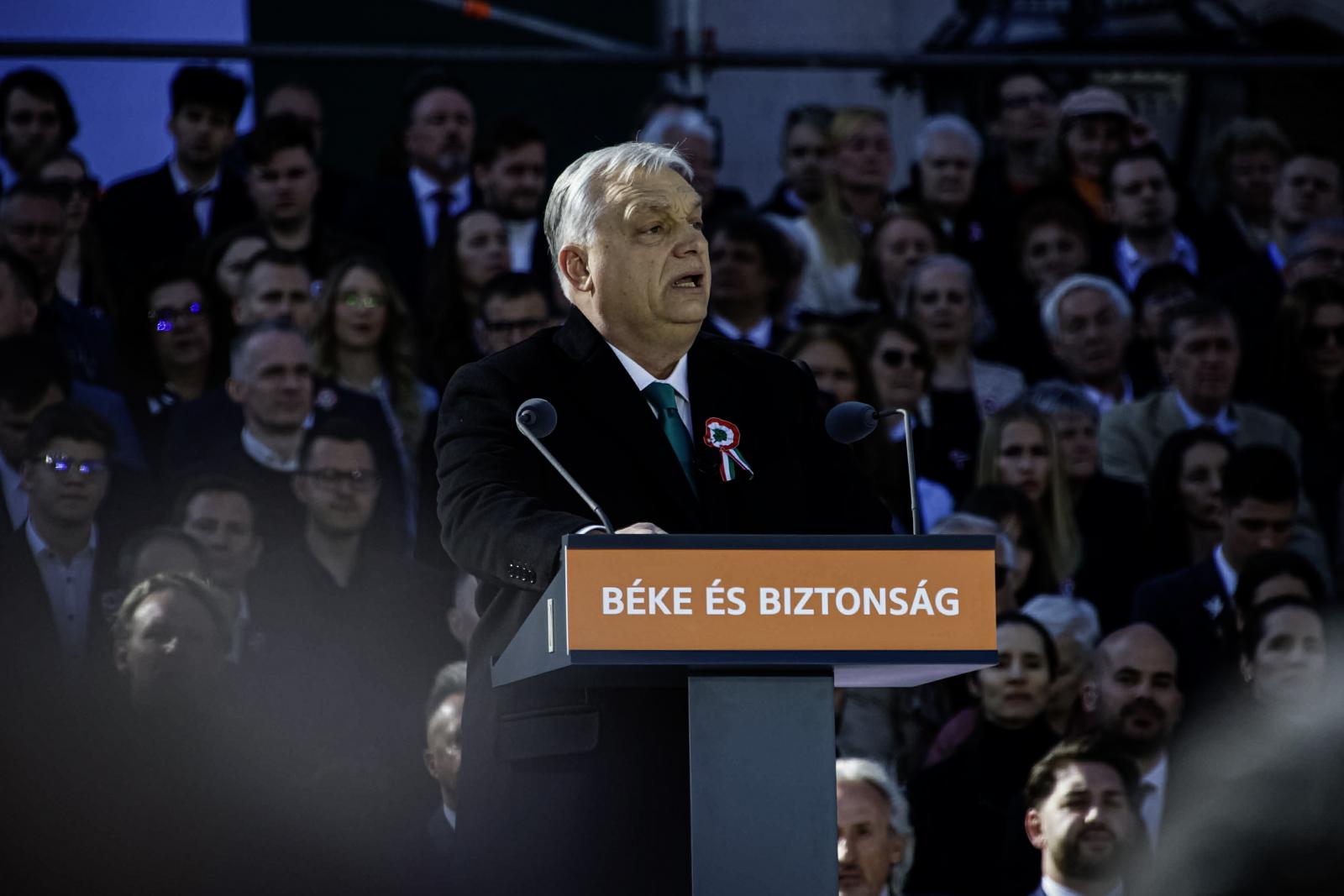 Az Orbán-kormány megerősíti a védelmi ipari gyárak védelmét, terrorszervezetté nyilvánítja a csehországi merényletért felelősséget vállaló csoportot
