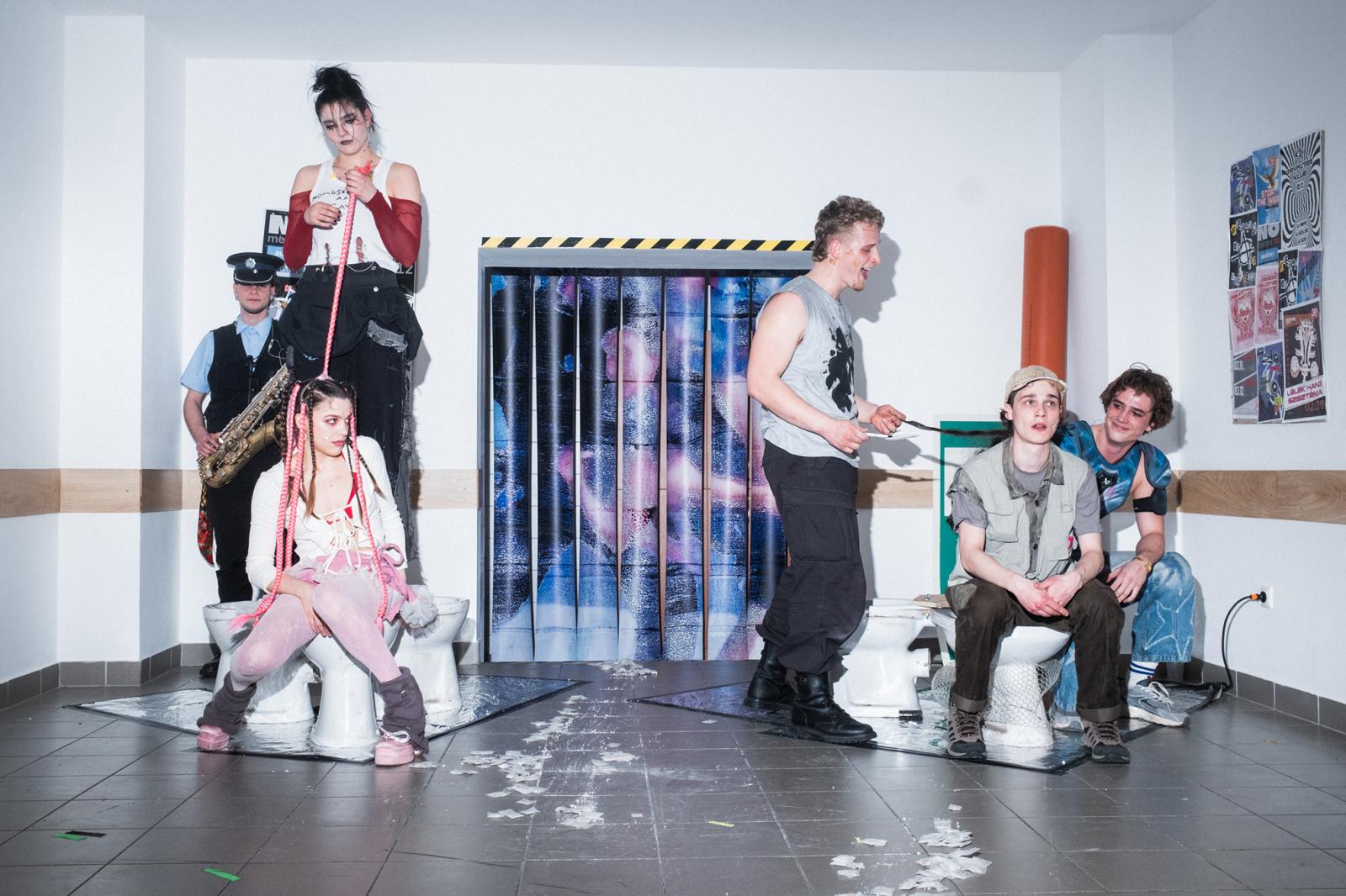 Rave és rend – Hat fiatal meghal egy klubban, a cégállamra felesküdött tanárnő mellett a dealer a valódi angyal