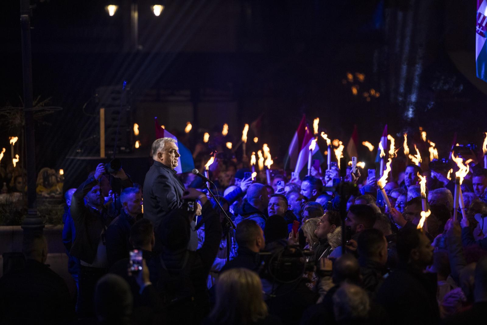 Orbán Viktor országjárásnak első állomásán: Ha megnyerjük a választást, akkor Magyarországon a pokol kapui sem vehetnek erőt