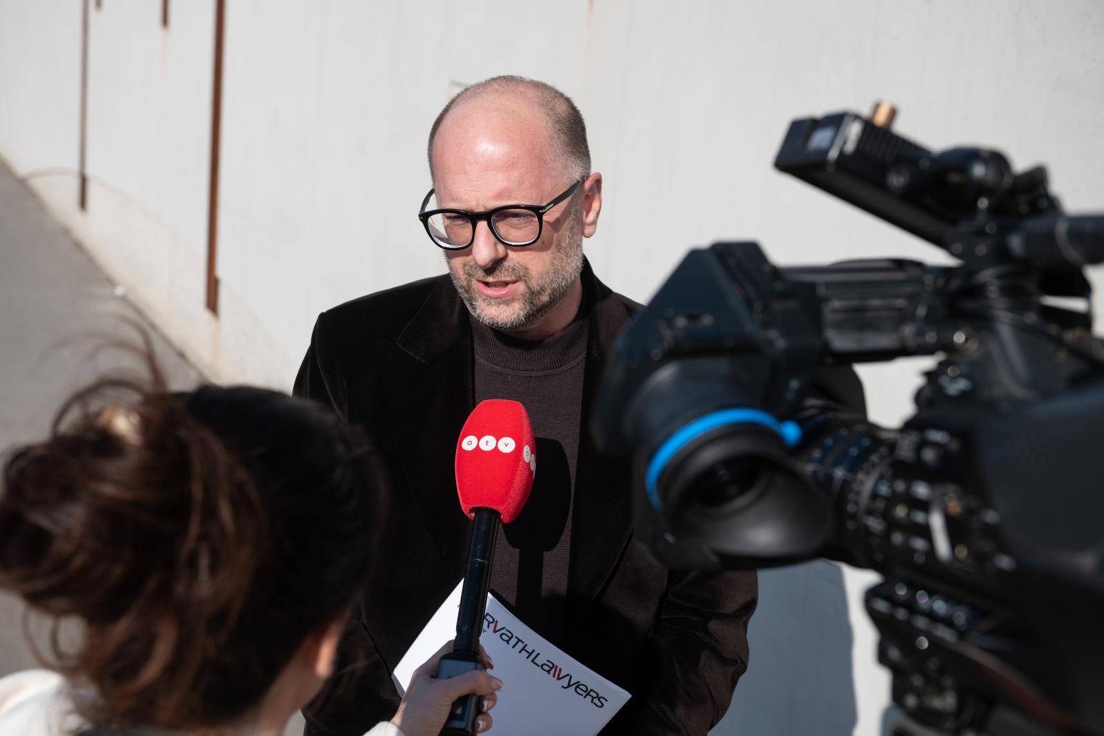 Terrorcselekmény gyanúja miatt feljelentést tett az ukrán pénzszállítók ügyvédje