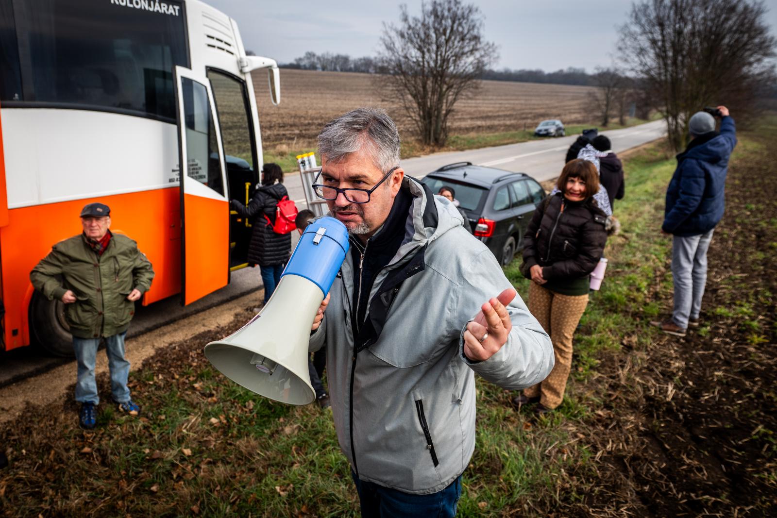 Hadházy Ákos Zuglóból szervezi a választás előtti utolsó kirándulást Hatvanpusztára