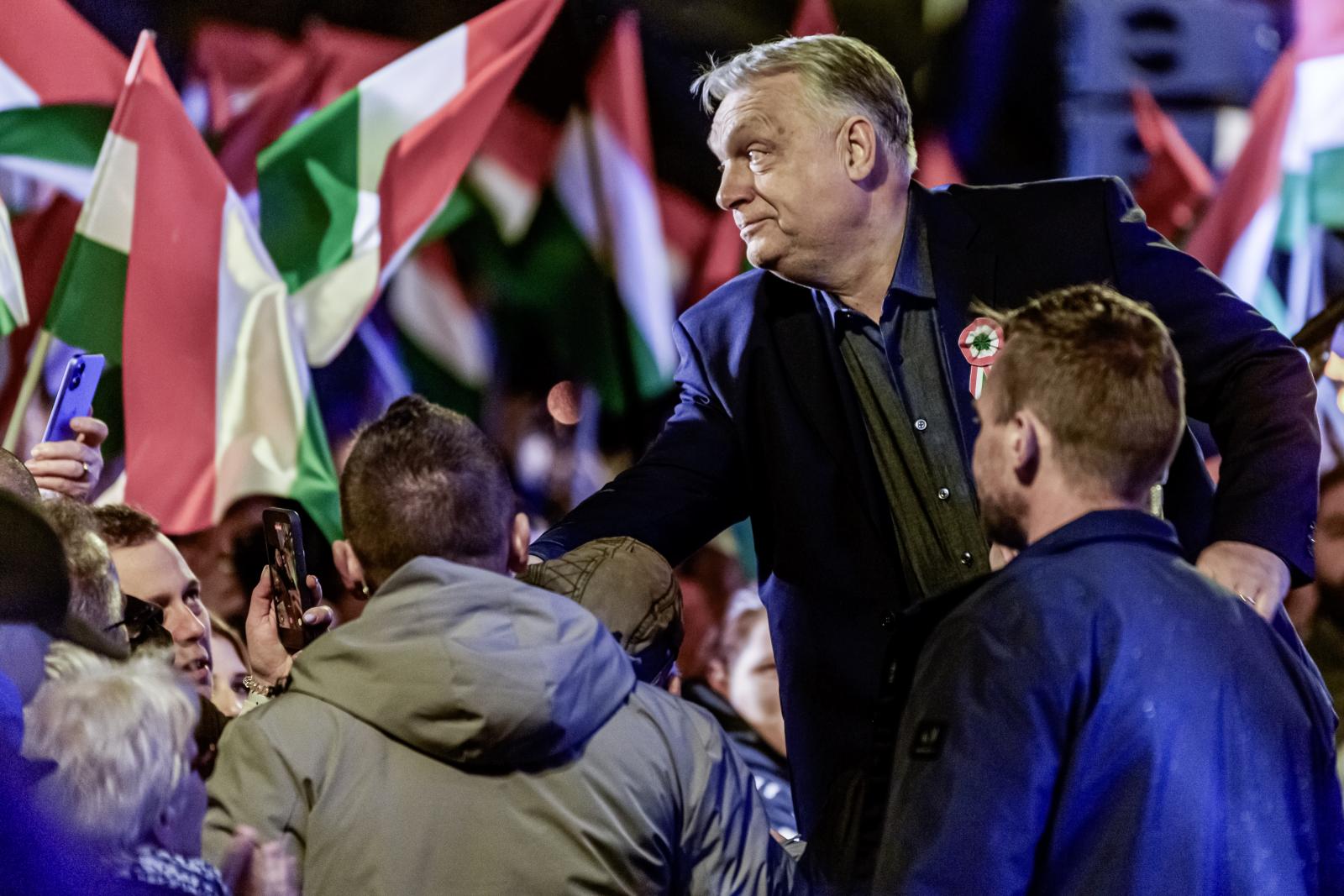 Orbán Viktor véletlenül beismerte, nem lehet tartani a korábbi ígéretét a béremelésről