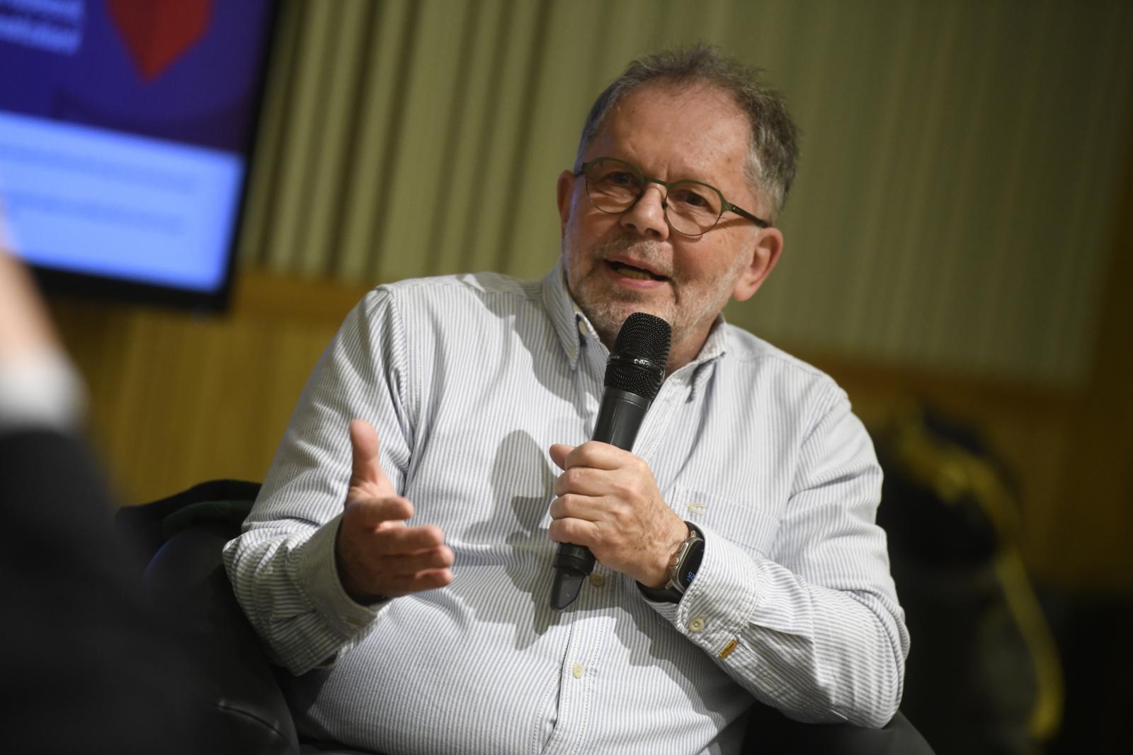 „Ha egy normális, demokratikus választási folyamat áll előttünk, akkor egyértelműen ki merem jelenteni, hogy a Tisza Pártnak van esélye a győzelemre”