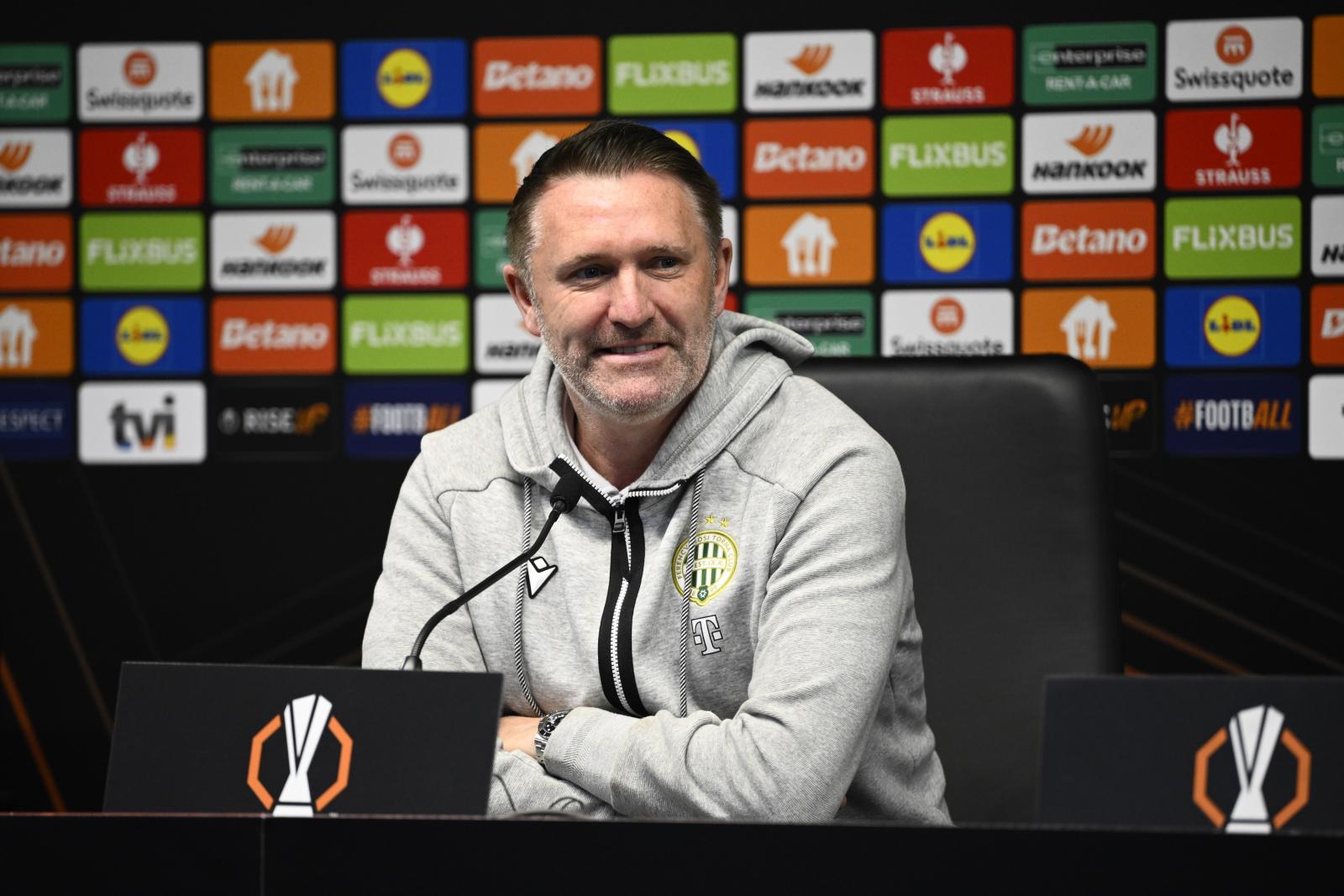 Robbie Keane vezetőedző a Ferencváros labdarúgócsapatának sajtótájékoztatóján a Braga Városi Stadionban 2026. március 17-én. 