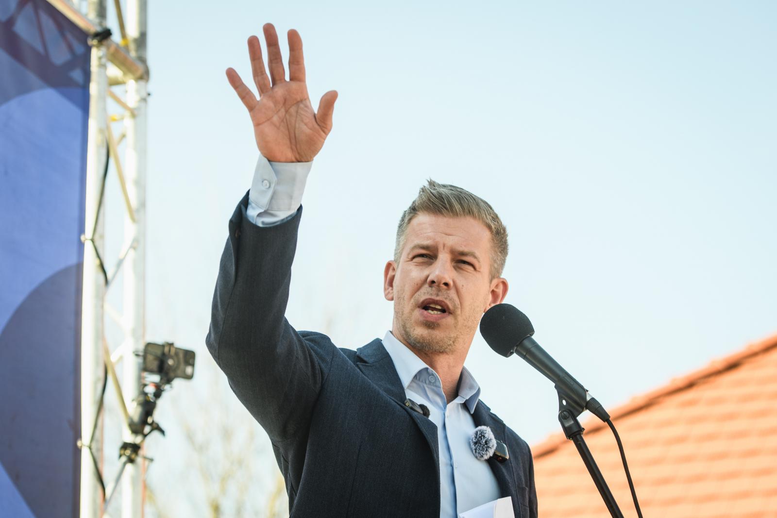 Orbán Viktor cáfolta Gulyás Gergely „háborús mondatát”, Magyar Péter kritizálta