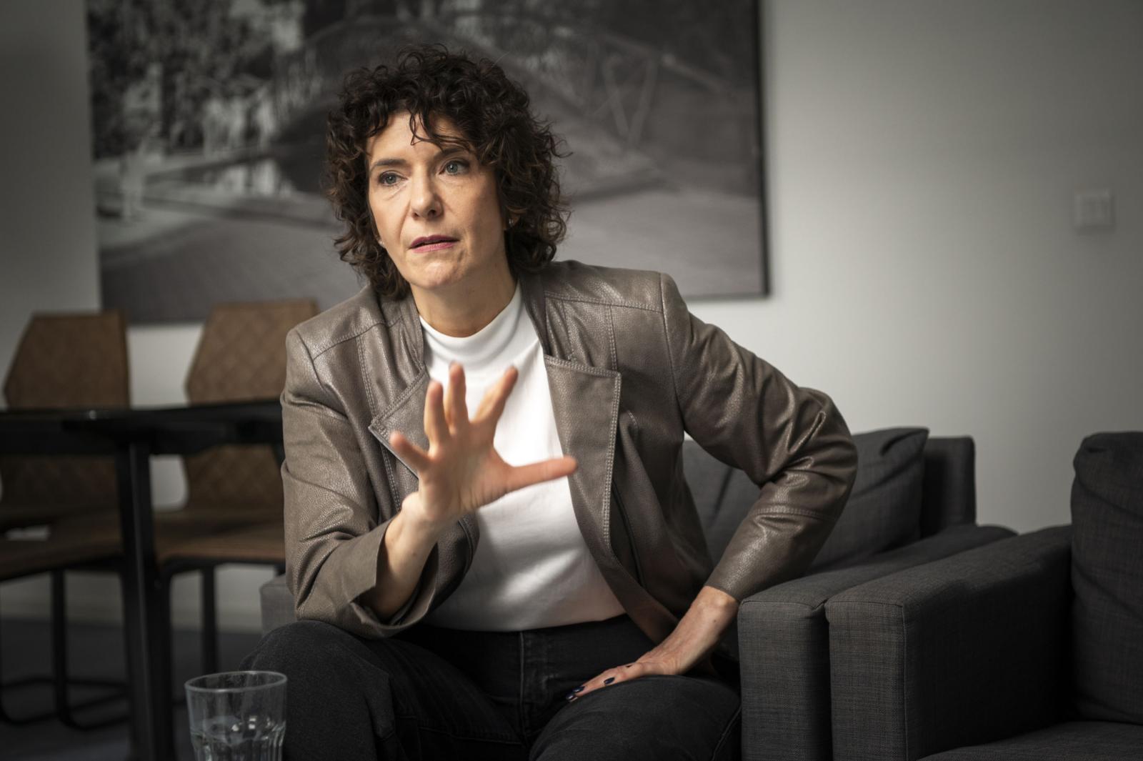 Megszólalt a Demokratikus Koalícióból visszalépés miatt kizárt képviselőjelölt, cáfolja Dobrev Klára állításait