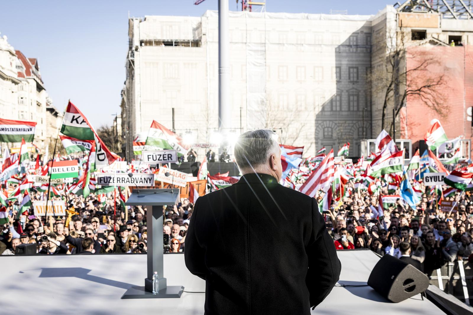 Orbán Viktor fut az iksz után, a Fidesz már csak a győztesgravitációban bízik