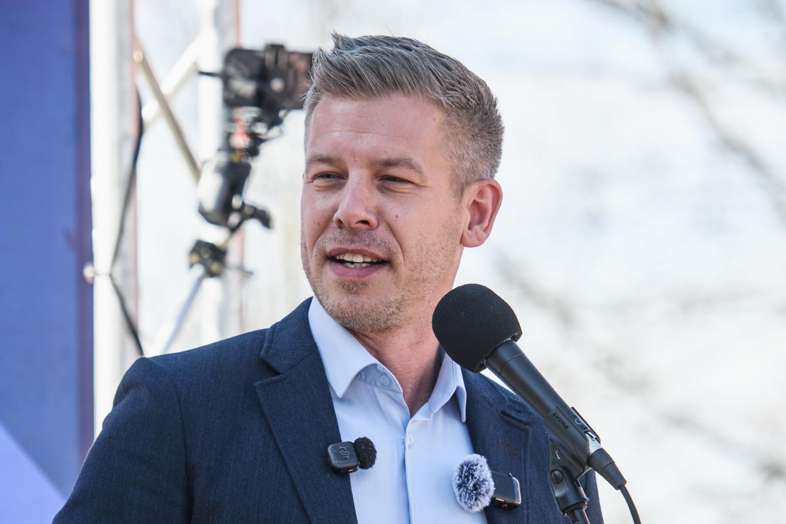 Magyar Péter: Csaknem 400 millió forintot szórt el a kormány csak a 2025. szeptemberi DPK-rendezvényre