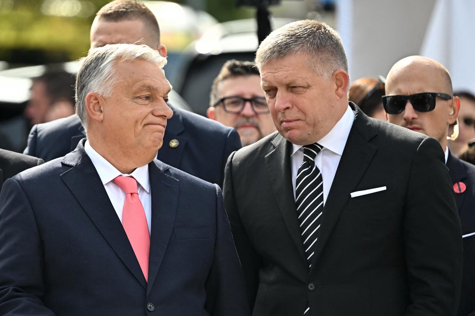 Robert Fico aggódik, hogy Orbán Viktort leváltják áprilisban